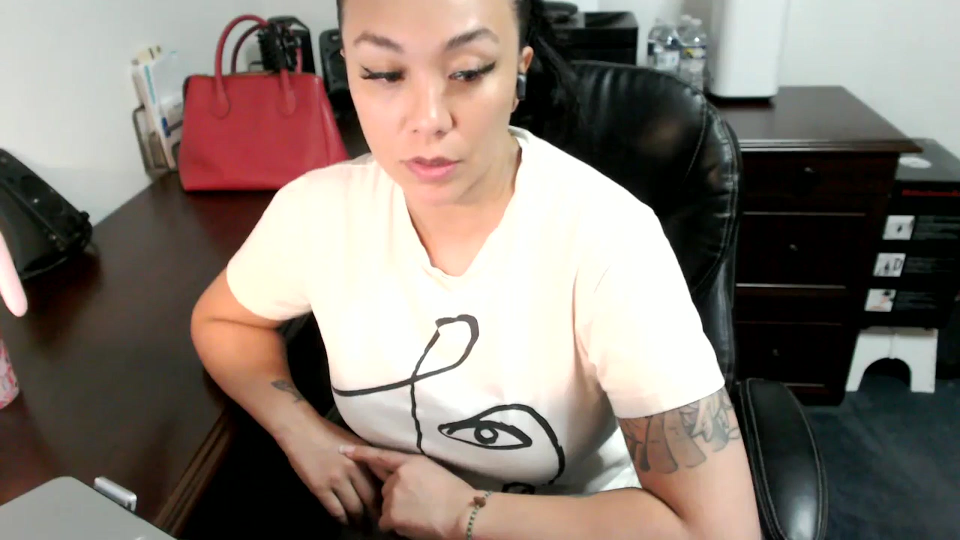 Gallery image thumbnail from MickaylaMoon's myfreecams stream on, 06/25/2024, 16:08 image 20 of 20