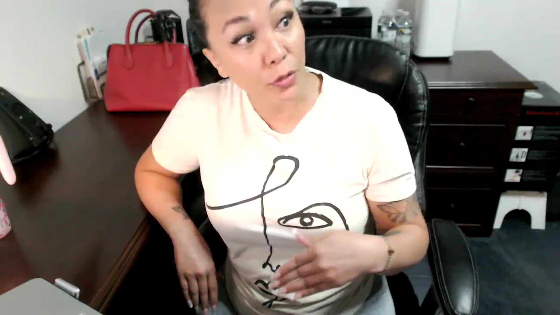 Gallery image thumbnail from MickaylaMoon's myfreecams stream on, 06/25/2024, 16:08 image 14 of 20