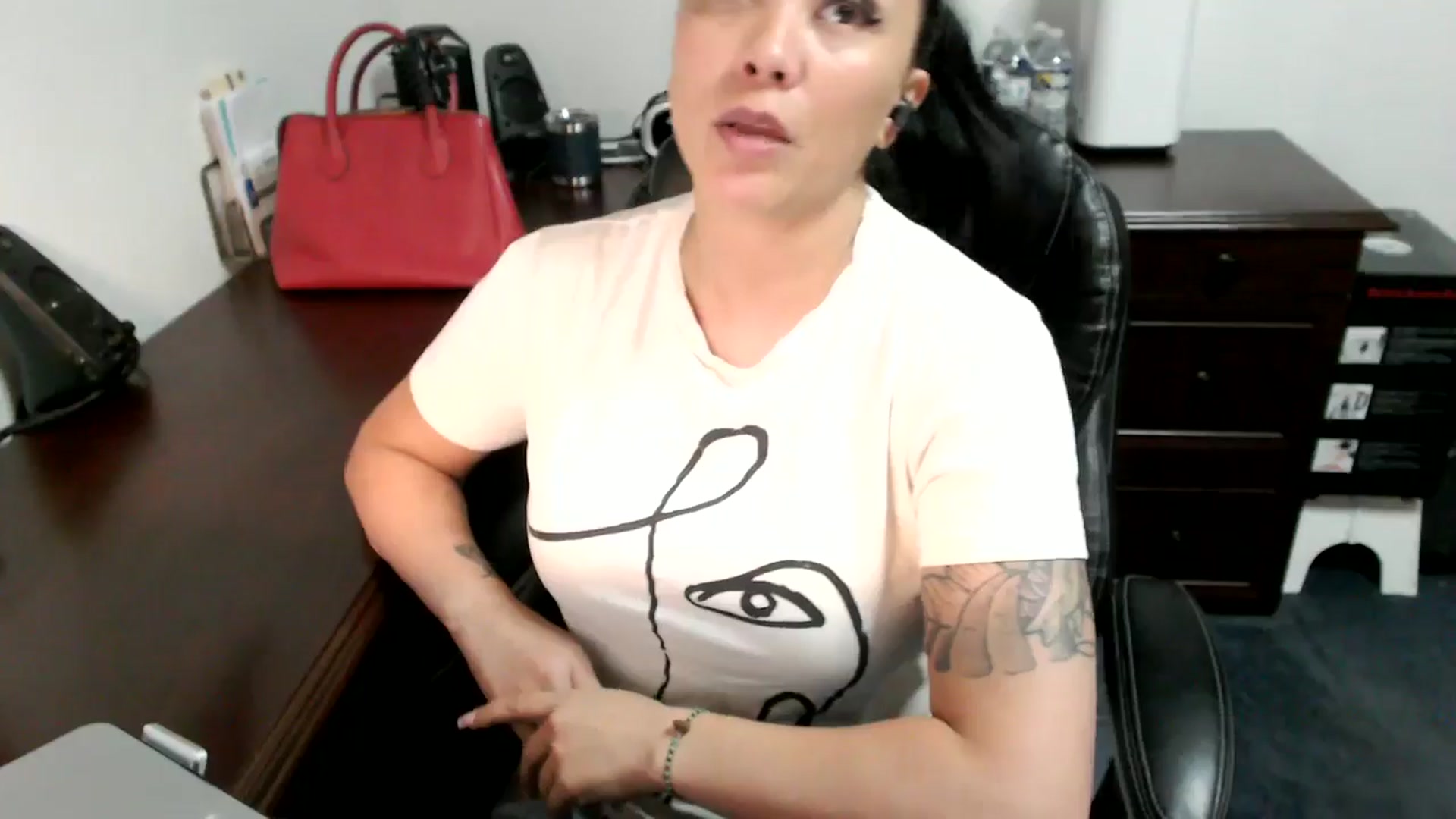Gallery image thumbnail from MickaylaMoon's myfreecams stream on, 06/25/2024, 16:08 image 11 of 20