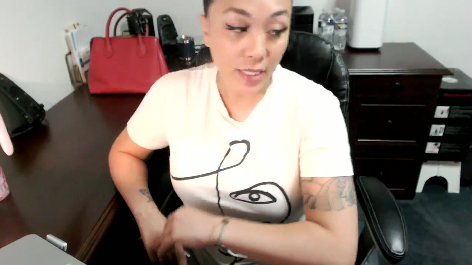 Gallery image thumbnail from MickaylaMoon's myfreecams stream on, 06/25/2024, 16:08 image 17 of 20
