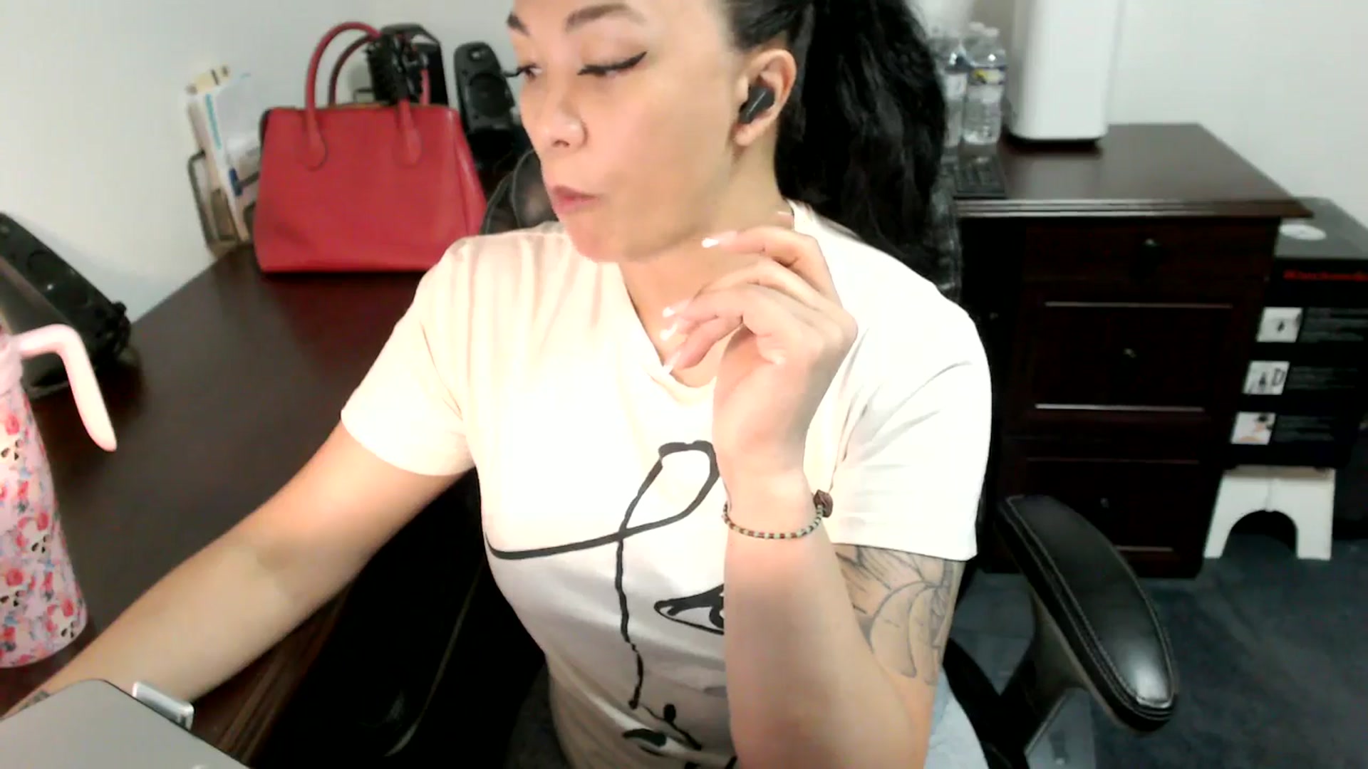 Gallery image thumbnail from MickaylaMoon's myfreecams stream on, 06/25/2024, 16:08 image 5 of 20