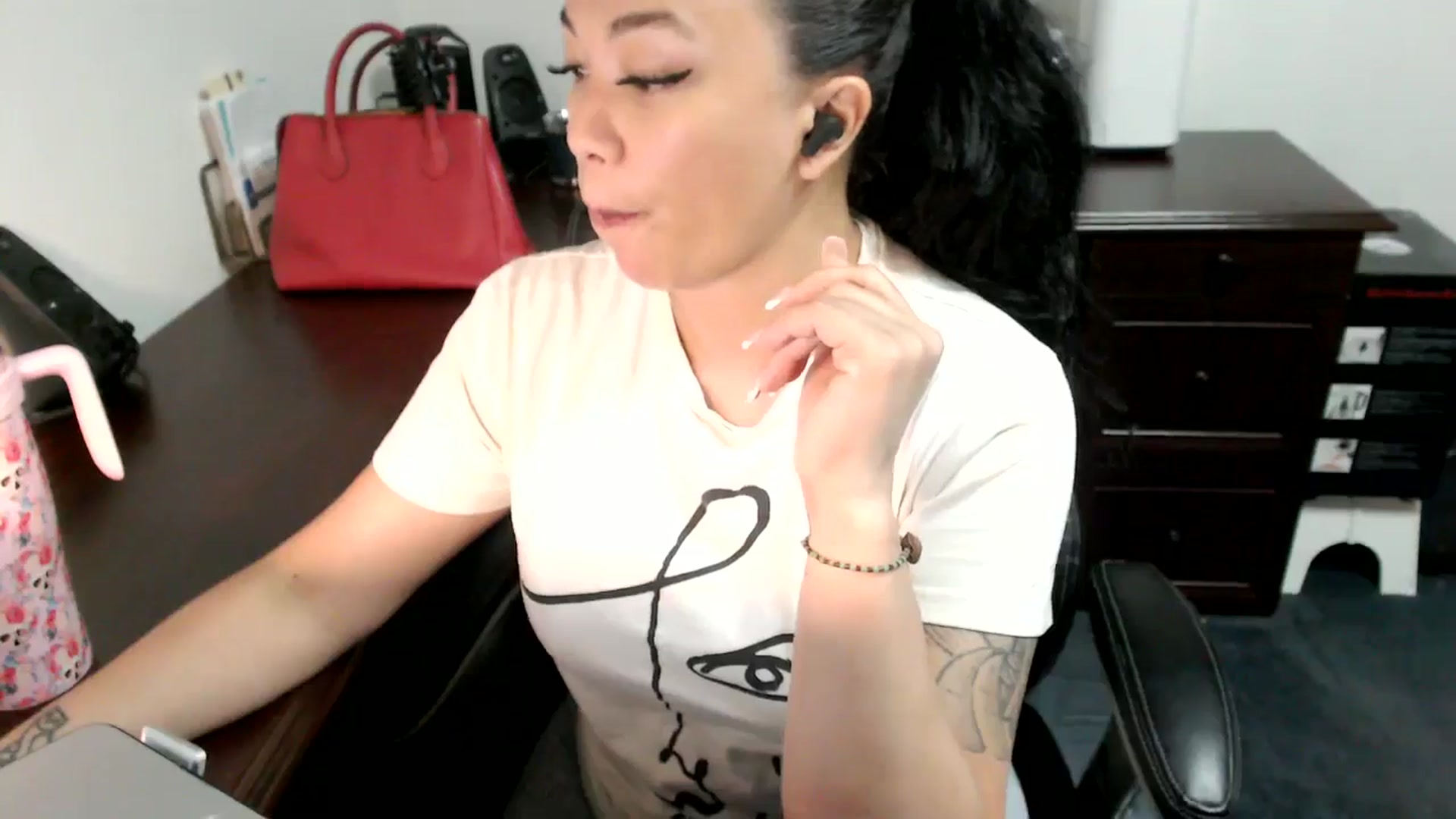 Gallery image thumbnail from MickaylaMoon's myfreecams stream on, 06/25/2024, 16:08 image 3 of 20