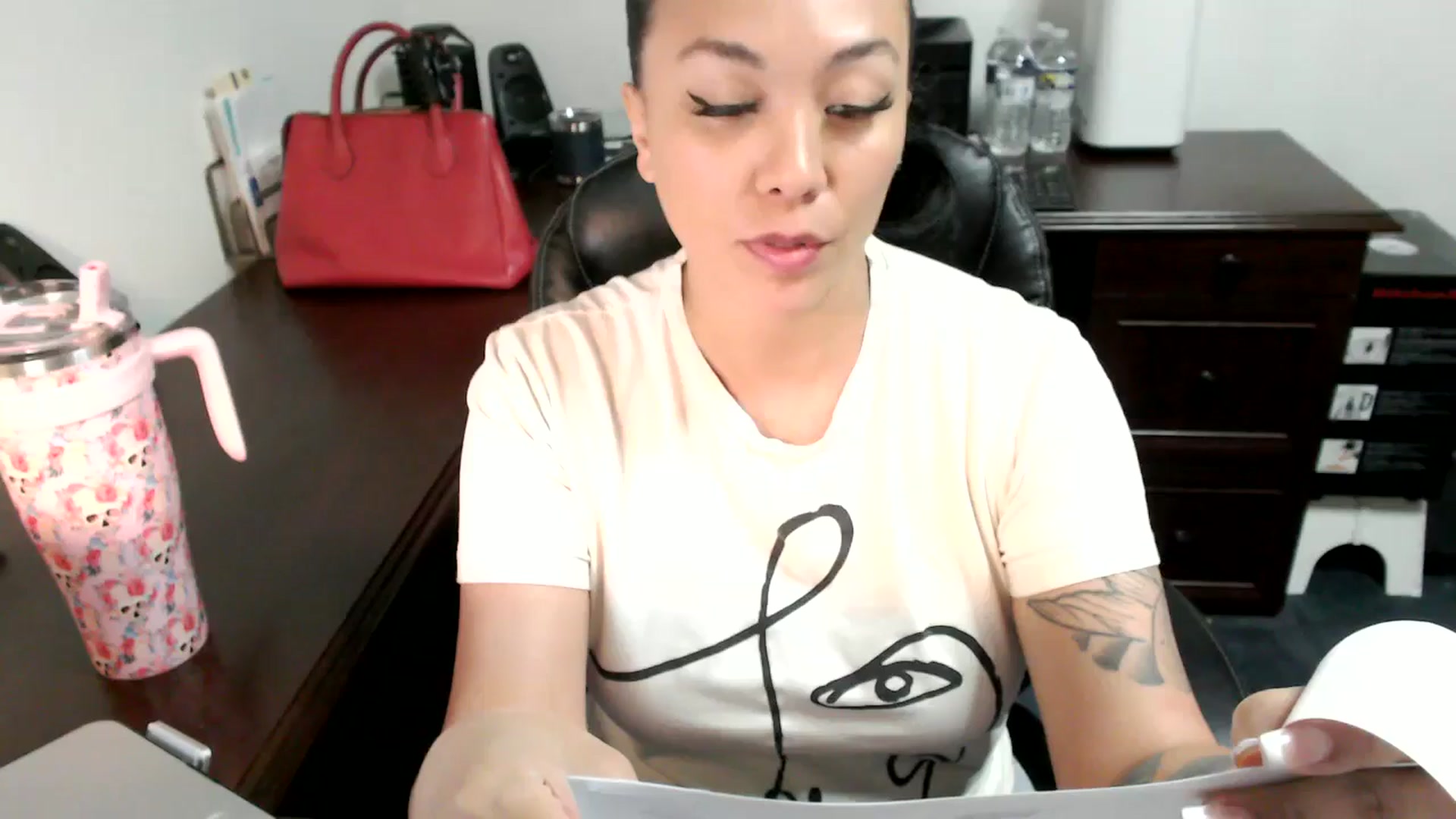 Gallery image thumbnail from MickaylaMoon's myfreecams stream on, 06/25/2024, 17:13 image 6 of 20