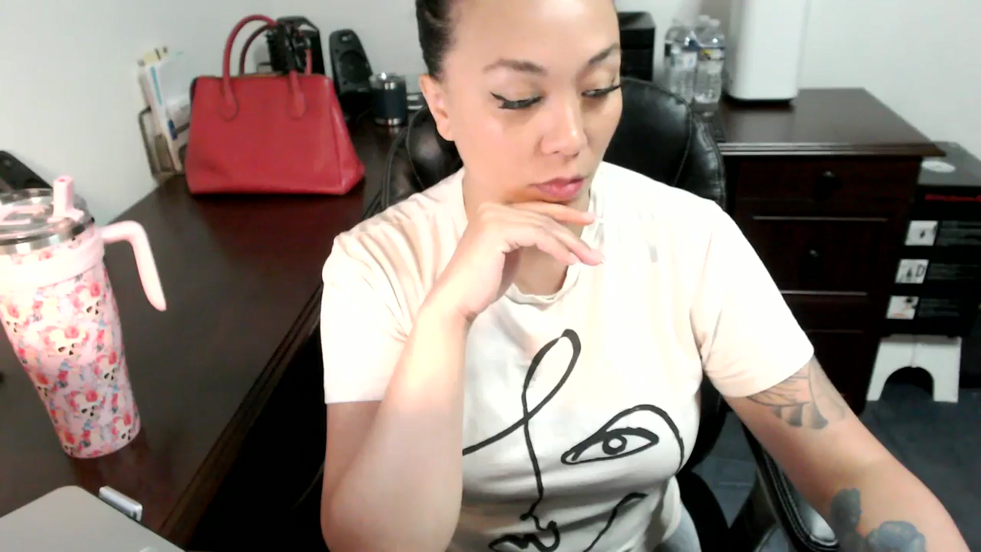 Gallery image thumbnail from MickaylaMoon's myfreecams stream on, 06/25/2024, 17:13 image 5 of 20