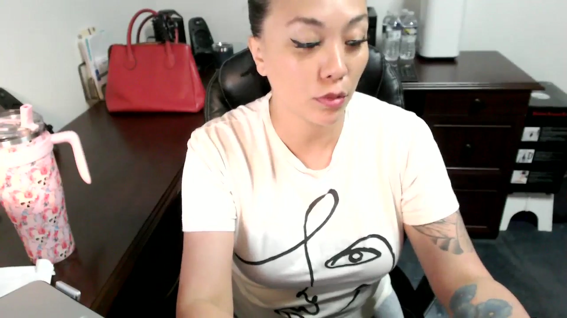 Gallery image thumbnail from MickaylaMoon's myfreecams stream on, 06/25/2024, 17:13 image 2 of 20