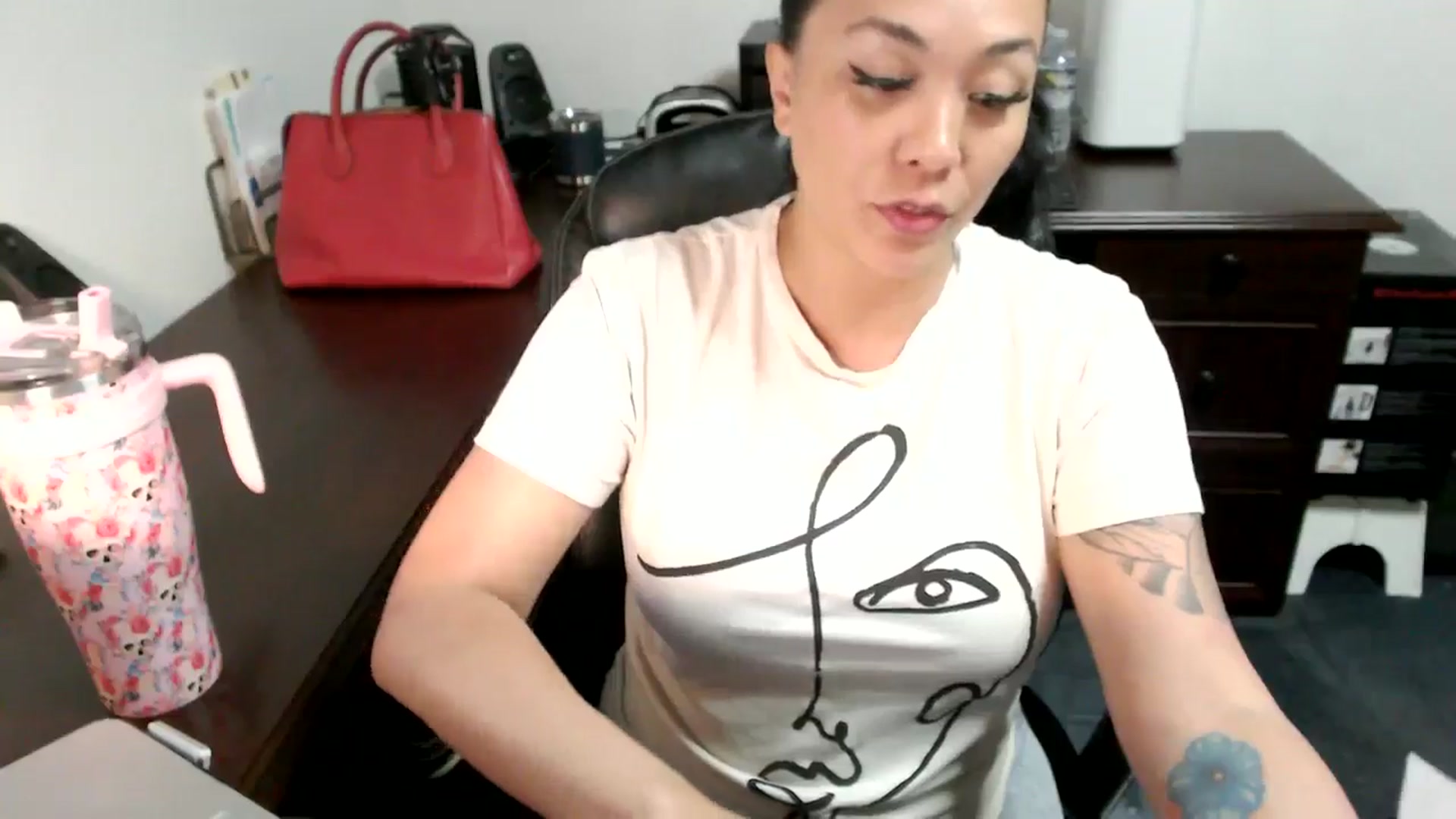 Gallery image thumbnail from MickaylaMoon's myfreecams stream on, 06/25/2024, 17:13 image 16 of 20