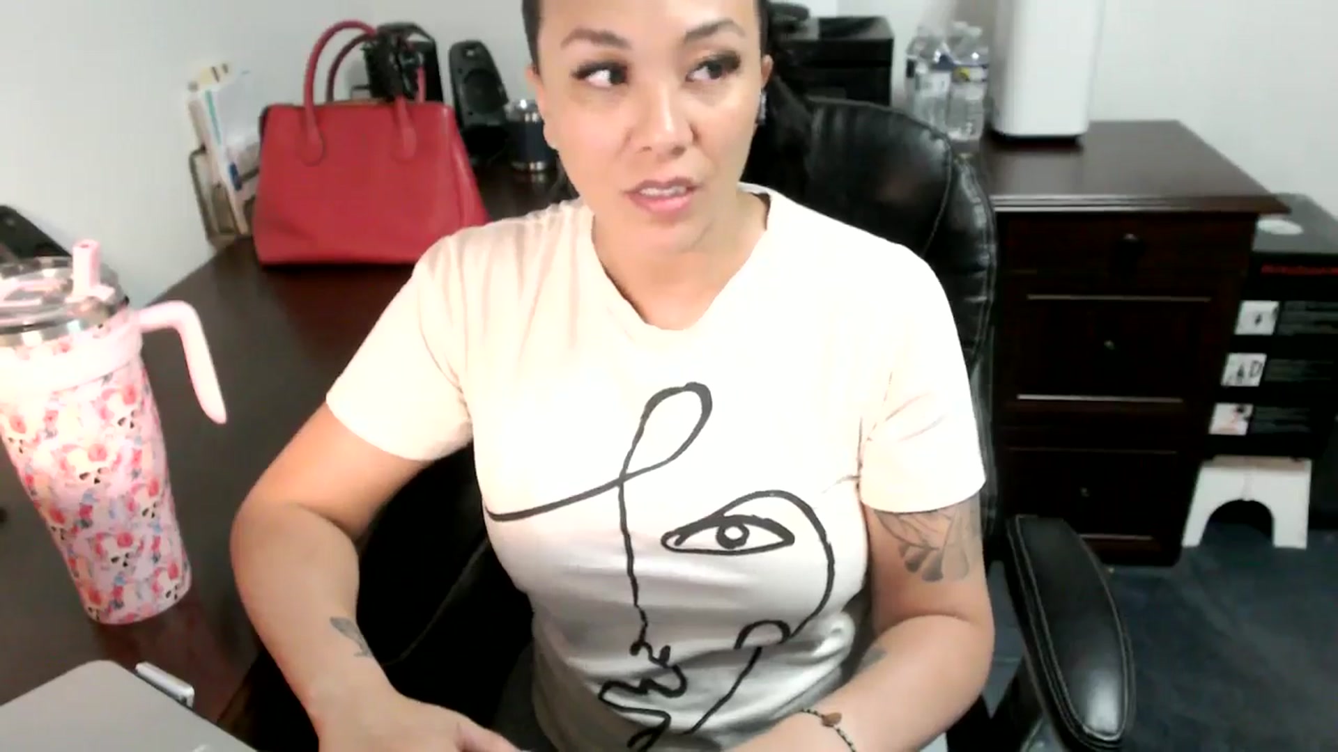 Gallery image thumbnail from MickaylaMoon's myfreecams stream on, 06/25/2024, 17:13 image 13 of 20
