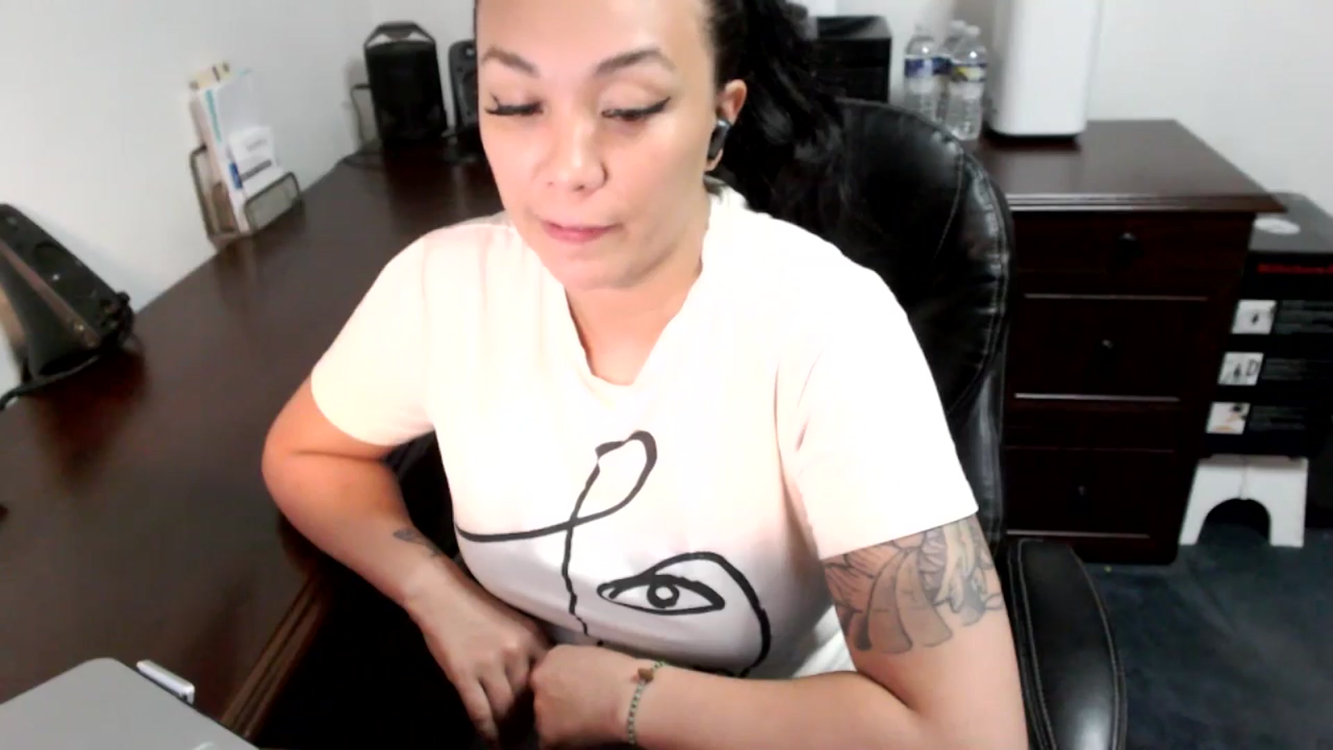 Gallery image thumbnail from MickaylaMoon's myfreecams stream on, 06/25/2024, 18:10 image 13 of 20