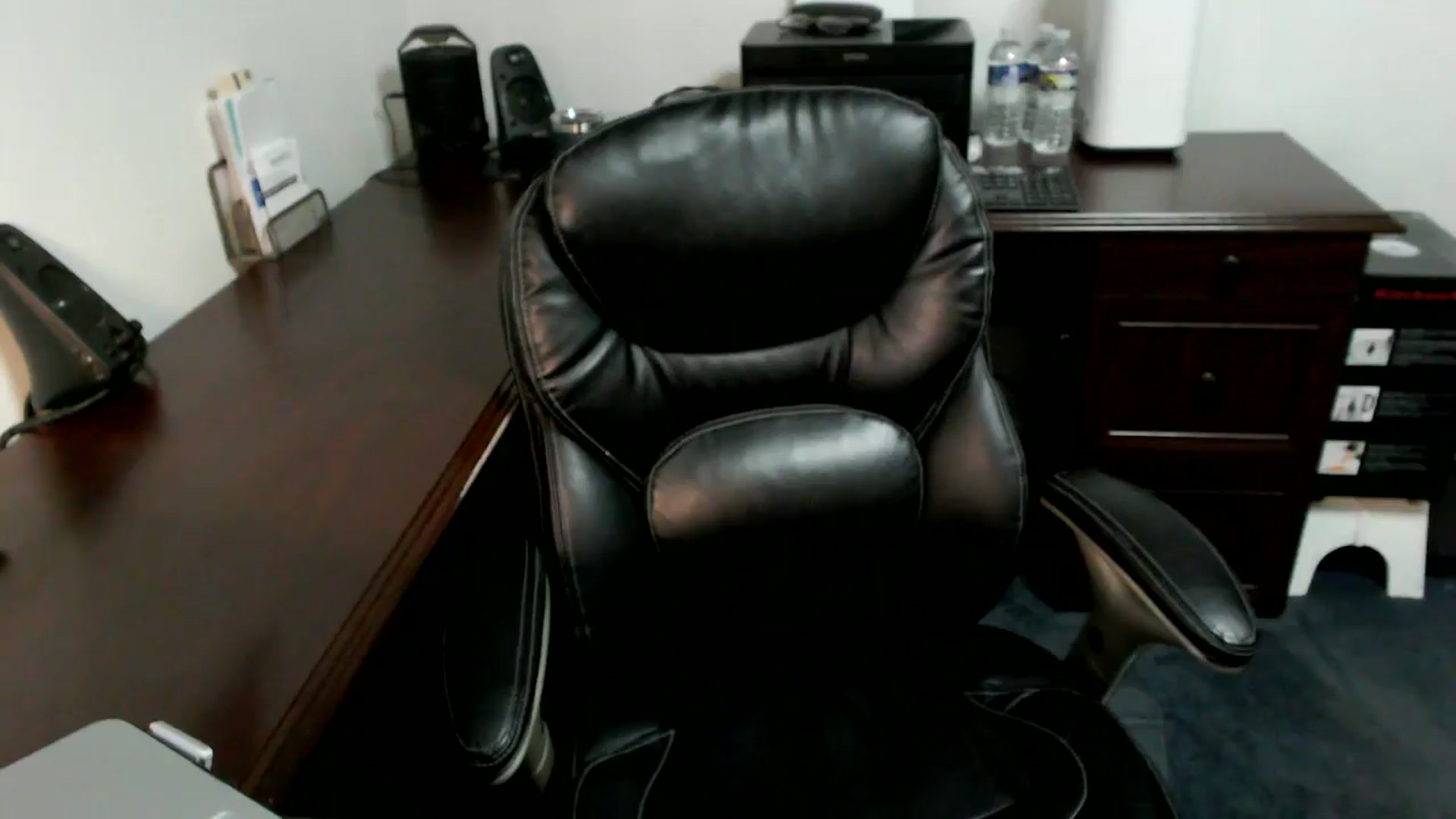 Gallery image thumbnail from MickaylaMoon's myfreecams stream on, 06/25/2024, 18:10 image 6 of 20