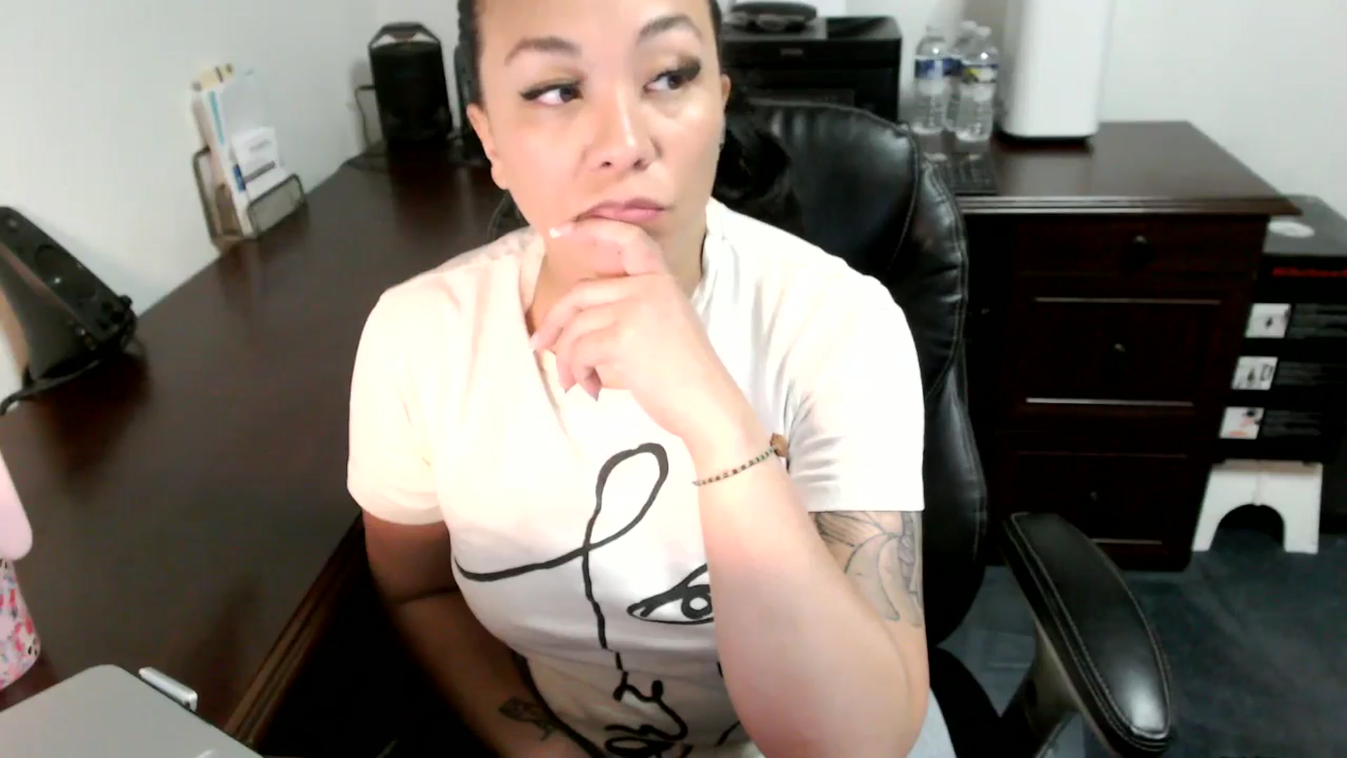 Gallery image thumbnail from MickaylaMoon's myfreecams stream on, 06/25/2024, 18:43 image 11 of 20