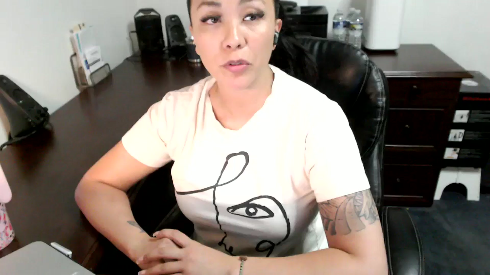 Gallery image thumbnail from MickaylaMoon's myfreecams stream on, 06/25/2024, 18:43 image 20 of 20