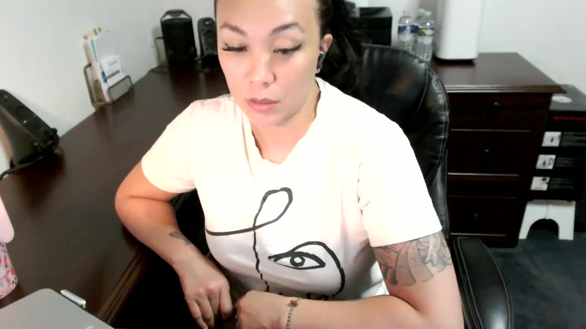 Gallery image thumbnail from MickaylaMoon's myfreecams stream on, 06/25/2024, 18:43 image 17 of 20