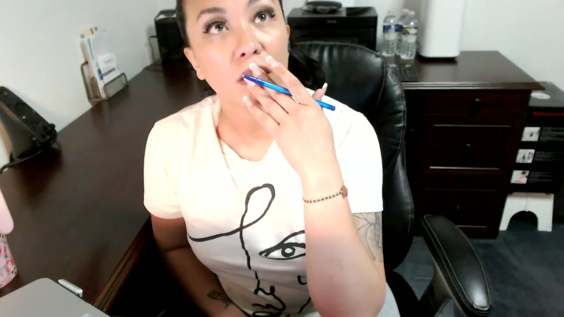 Gallery image thumbnail from MickaylaMoon's myfreecams stream on, 06/25/2024, 18:43 image 13 of 20