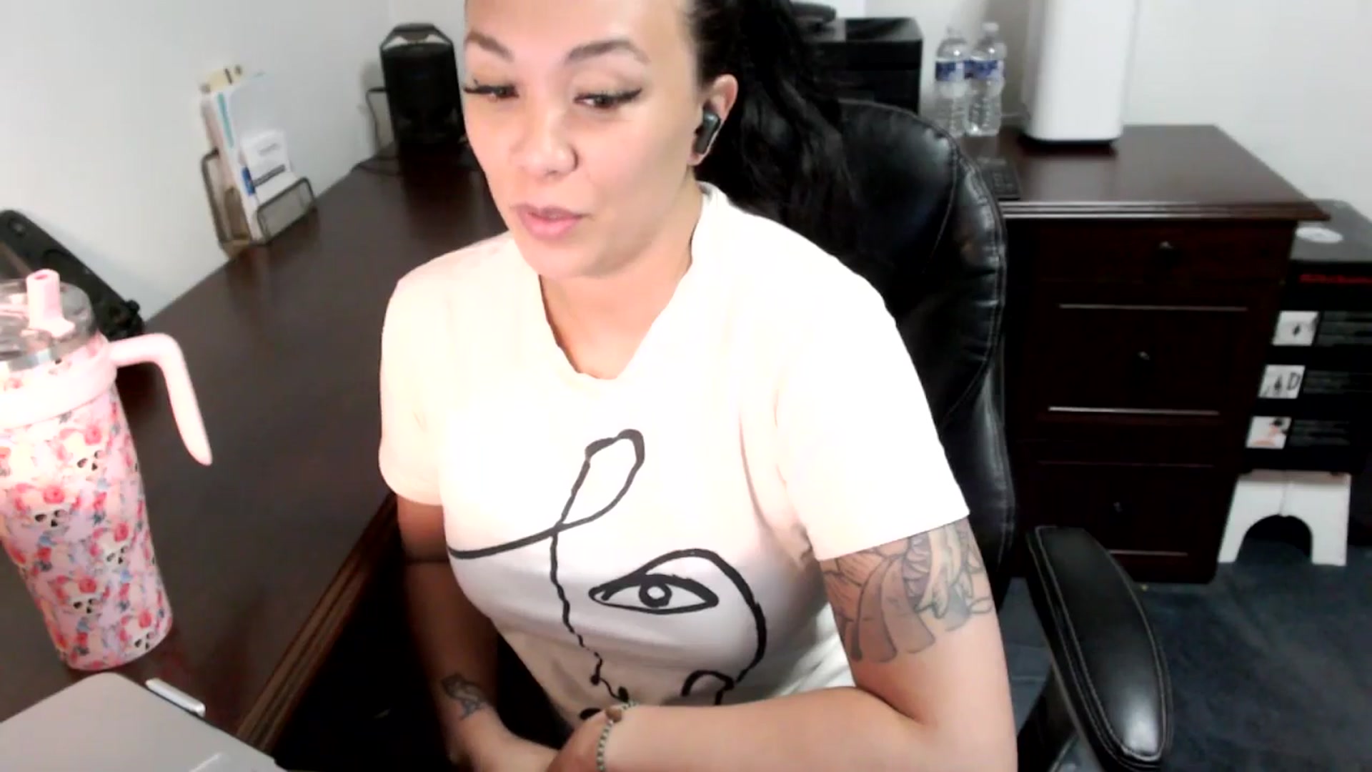 Gallery image thumbnail from MickaylaMoon's myfreecams stream on, 06/25/2024, 19:19 image 19 of 20