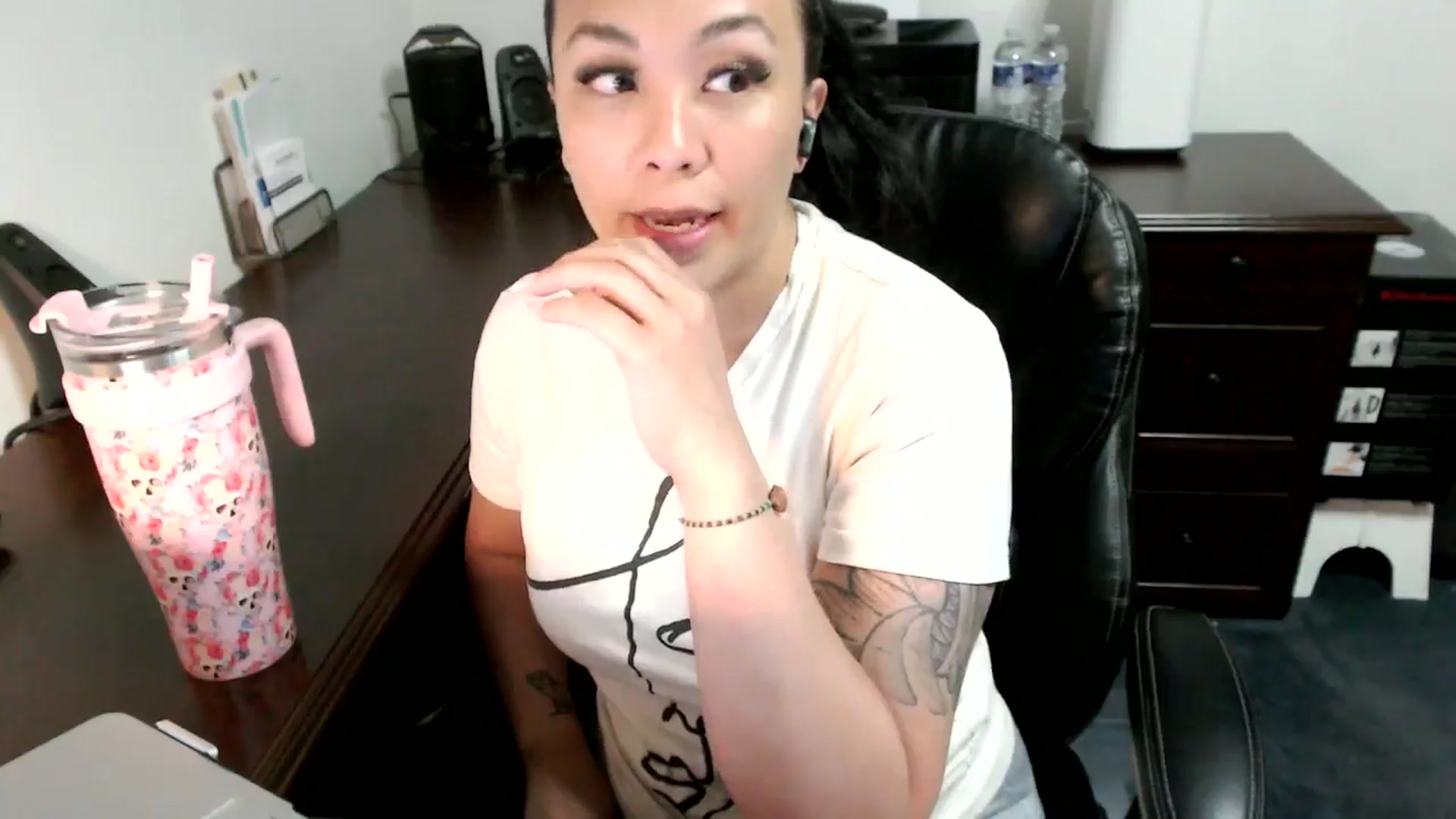 Gallery image thumbnail from MickaylaMoon's myfreecams stream on, 06/25/2024, 19:19 image 8 of 20
