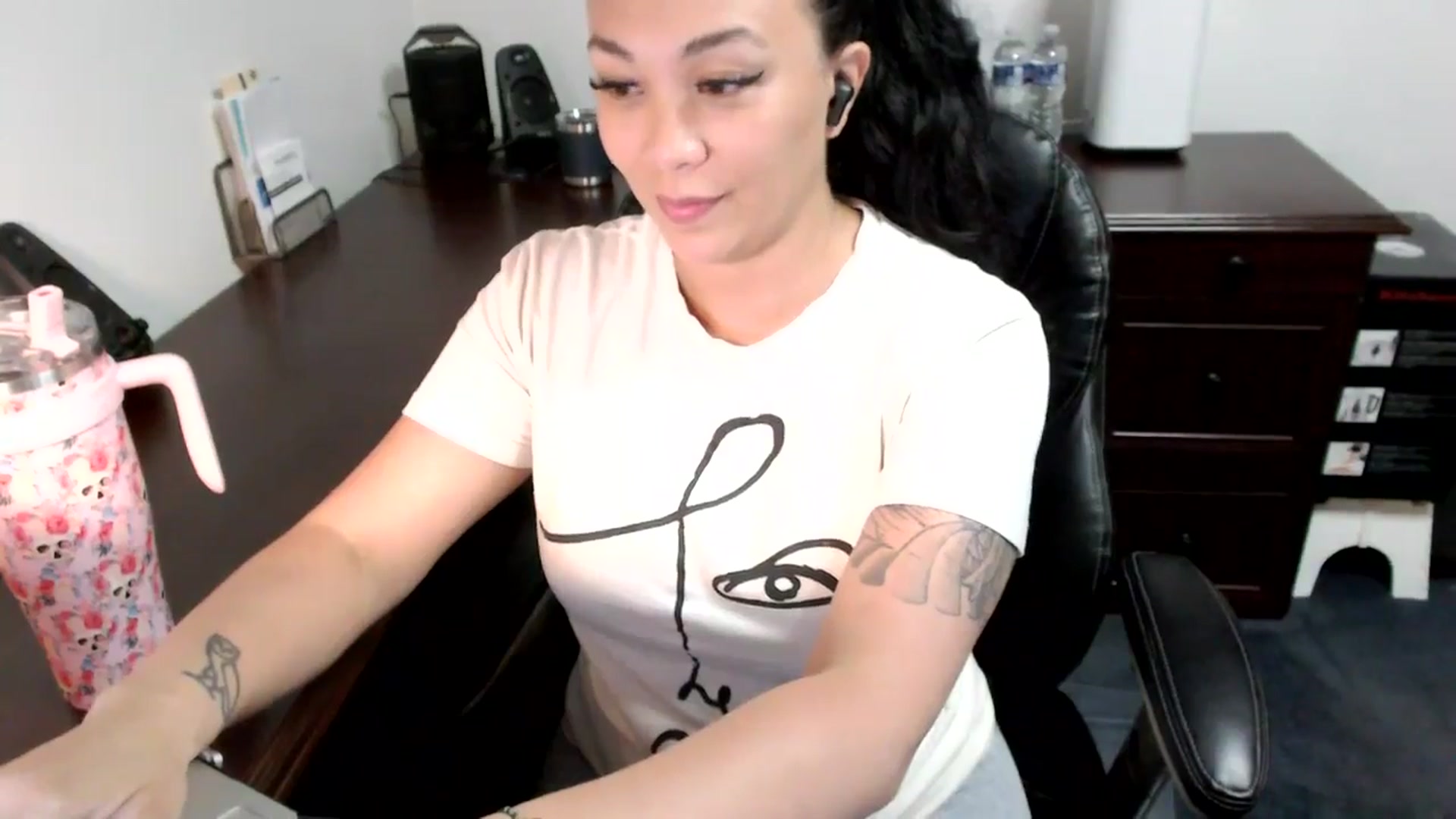 Gallery image thumbnail from MickaylaMoon's myfreecams stream on, 06/25/2024, 19:19 image 15 of 20