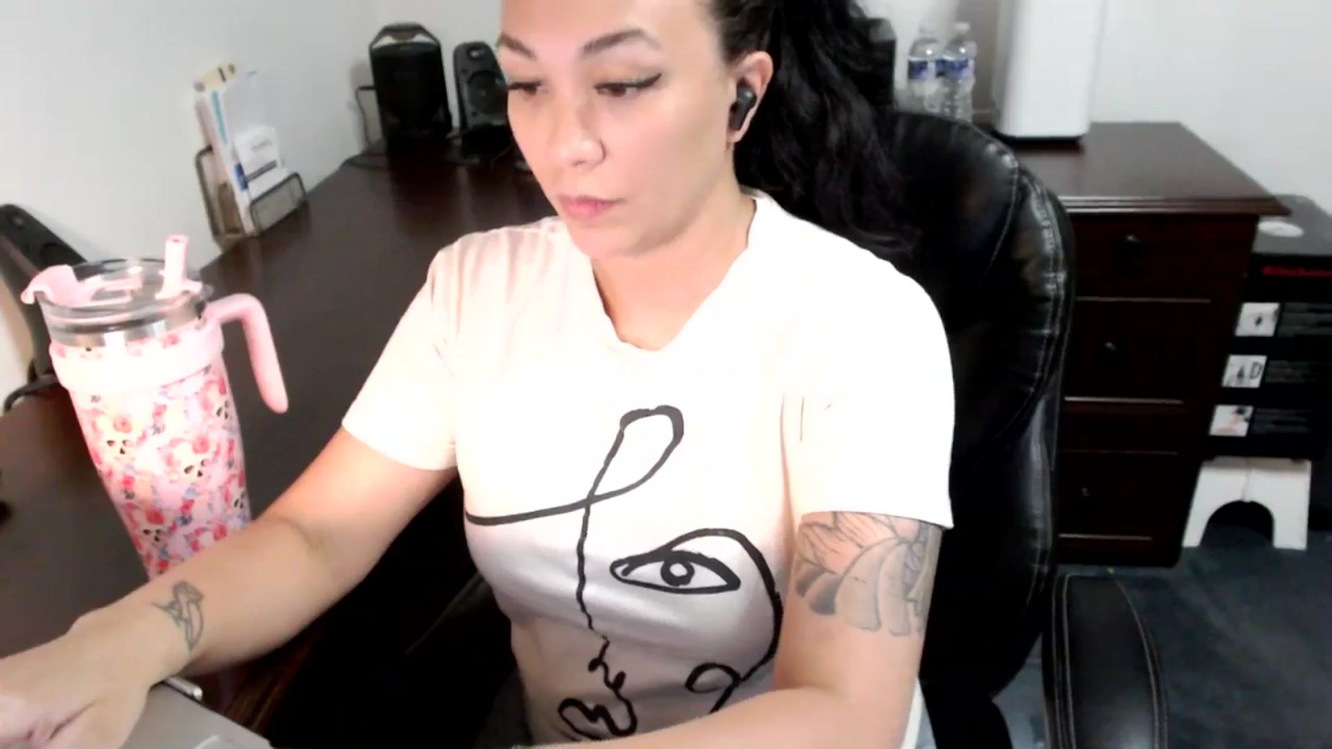 Gallery image thumbnail from MickaylaMoon's myfreecams stream on, 06/25/2024, 19:19 image 10 of 20