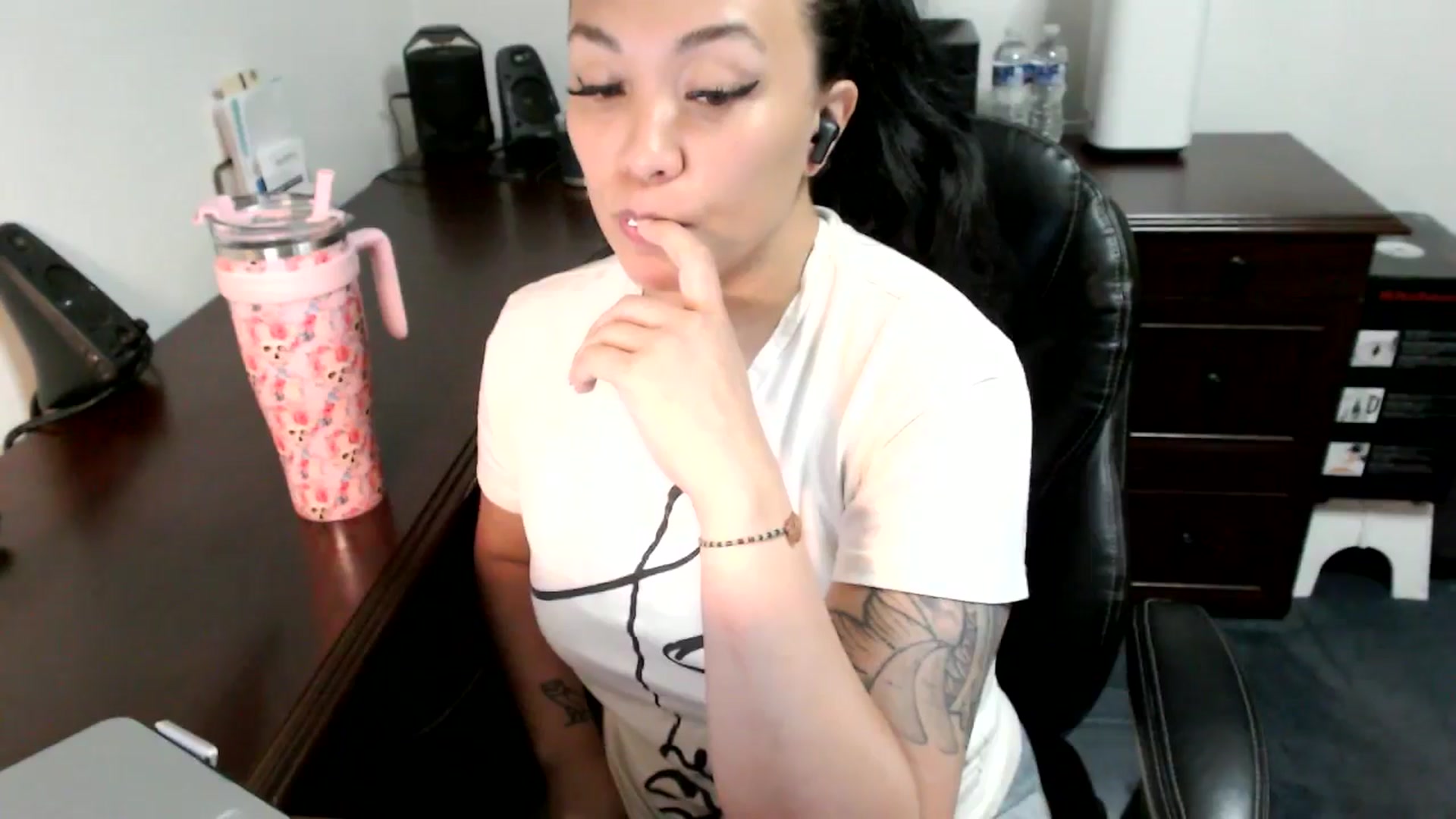 Gallery image thumbnail from MickaylaMoon's myfreecams stream on, 06/25/2024, 19:19 image 5 of 20