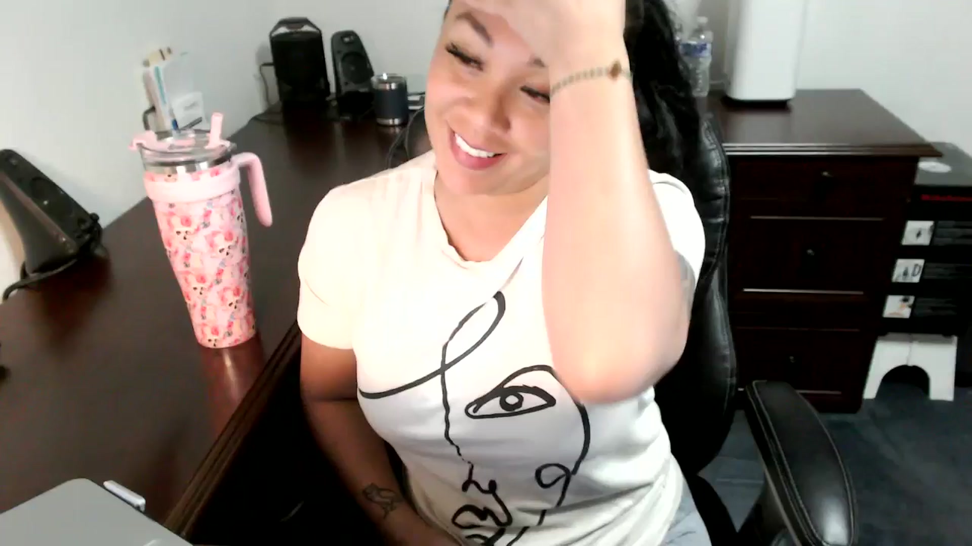 Gallery image thumbnail from MickaylaMoon's myfreecams stream on, 06/25/2024, 19:19 image 1 of 20