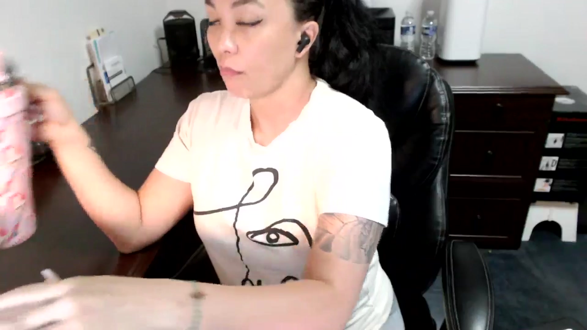 Gallery image thumbnail from MickaylaMoon's myfreecams stream on, 06/25/2024, 20:15 image 10 of 20
