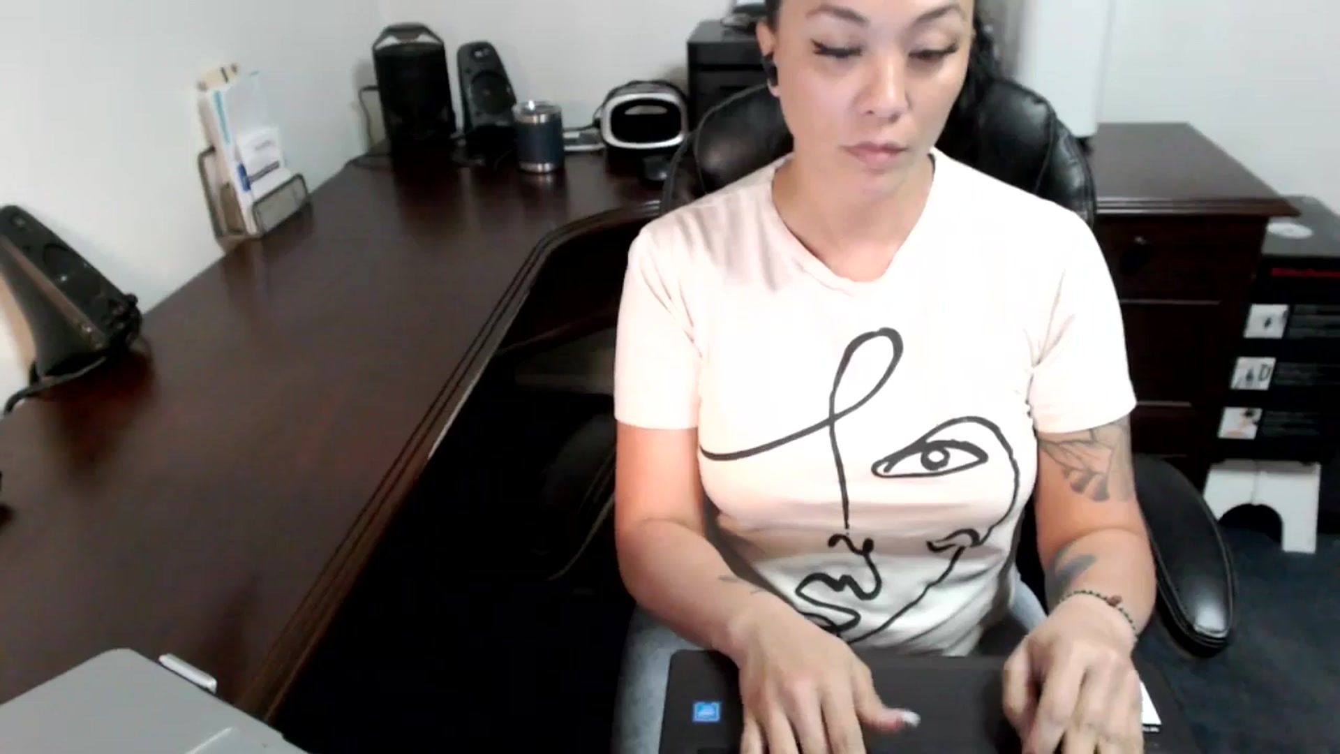 Gallery image thumbnail from MickaylaMoon's myfreecams stream on, 06/25/2024, 20:15 image 19 of 20