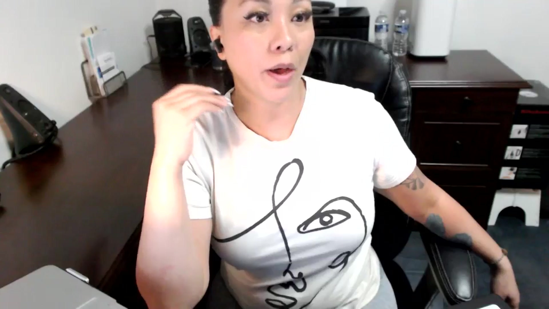 Gallery image thumbnail from MickaylaMoon's myfreecams stream on, 06/25/2024, 20:15 image 13 of 20