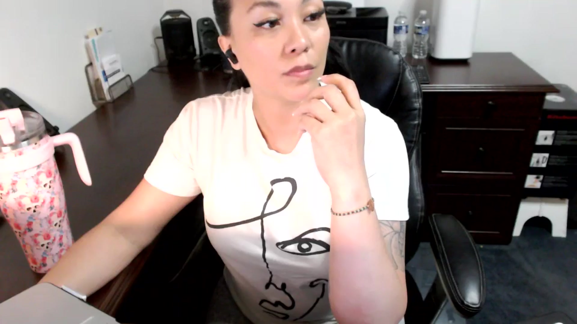 Gallery image thumbnail from MickaylaMoon's myfreecams stream on, 06/25/2024, 20:15 image 4 of 20