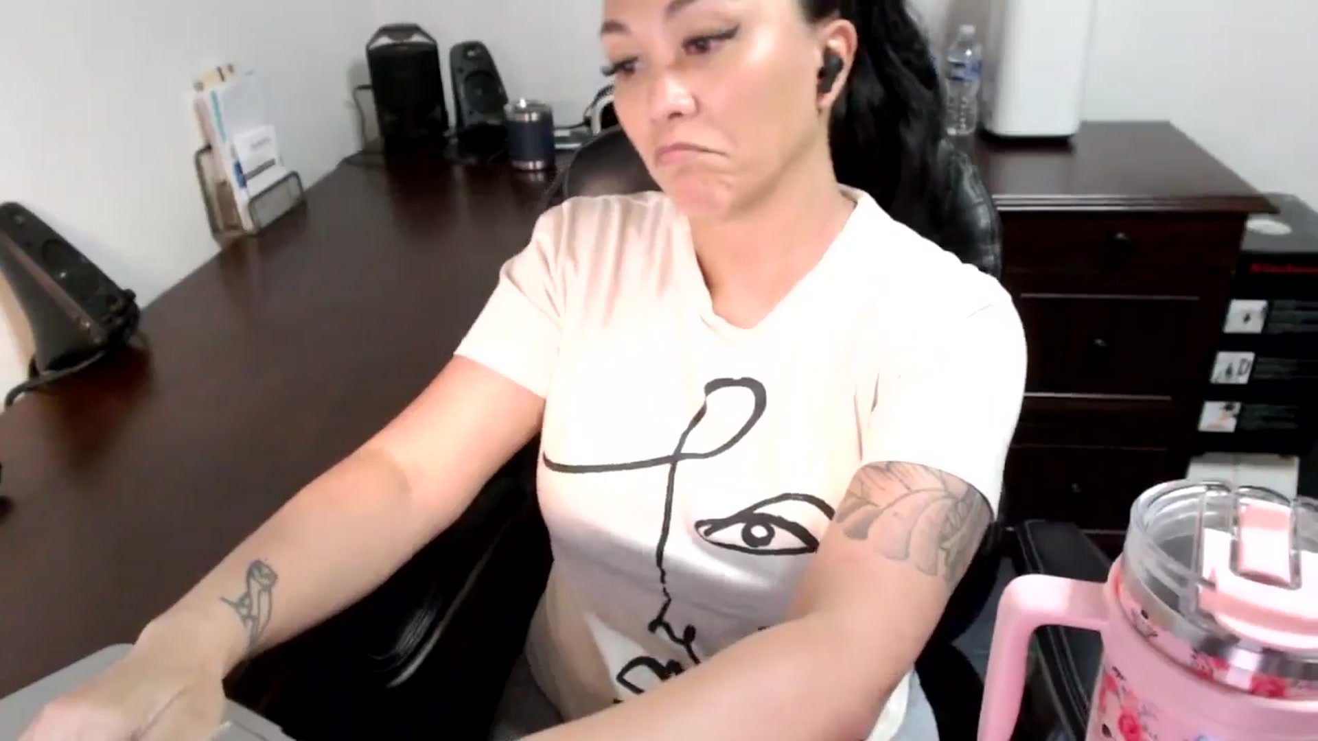 Gallery image thumbnail from MickaylaMoon's myfreecams stream on, 06/25/2024, 20:15 image 20 of 20
