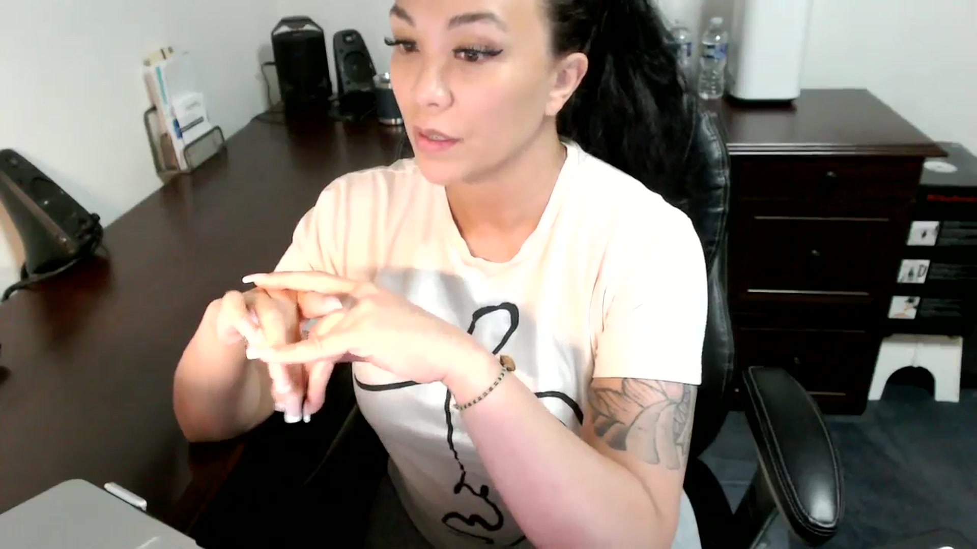 Gallery image thumbnail from MickaylaMoon's myfreecams stream on, 06/25/2024, 20:15 image 6 of 20