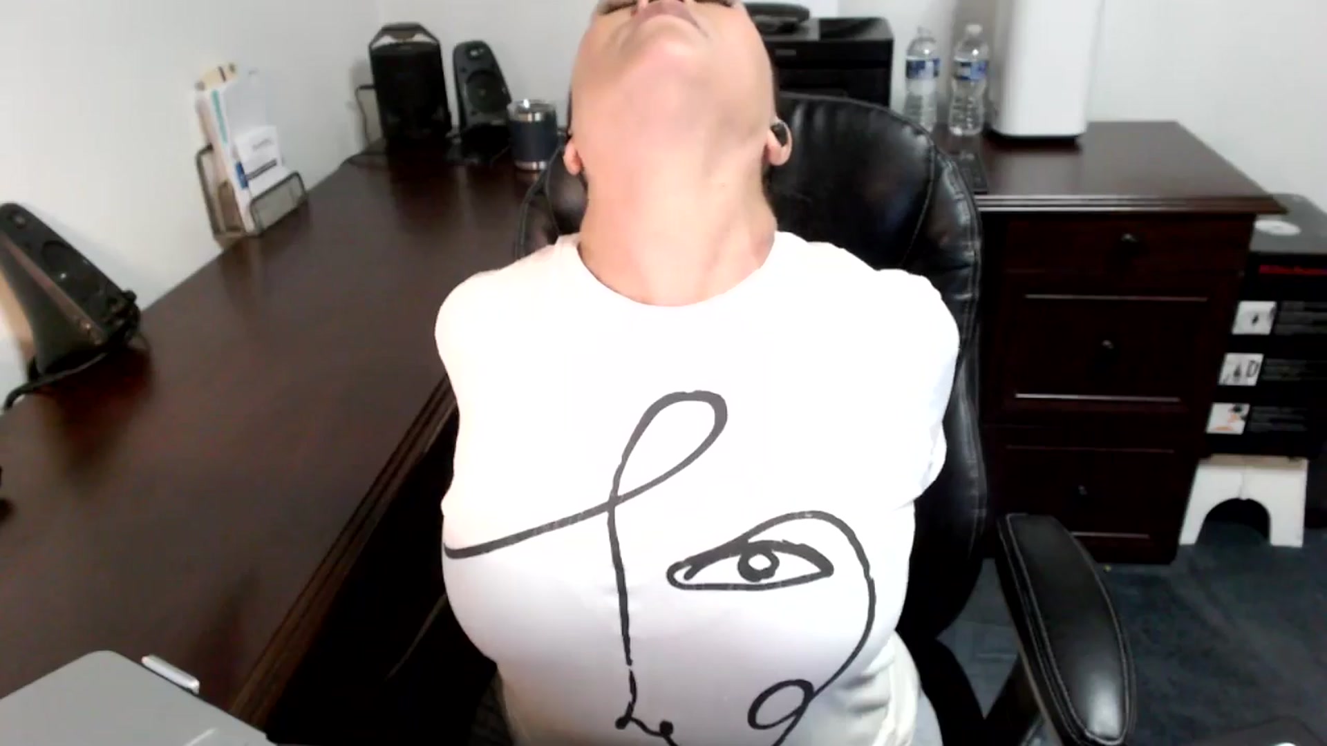 Gallery image thumbnail from MickaylaMoon's myfreecams stream on, 06/25/2024, 20:15 image 11 of 20