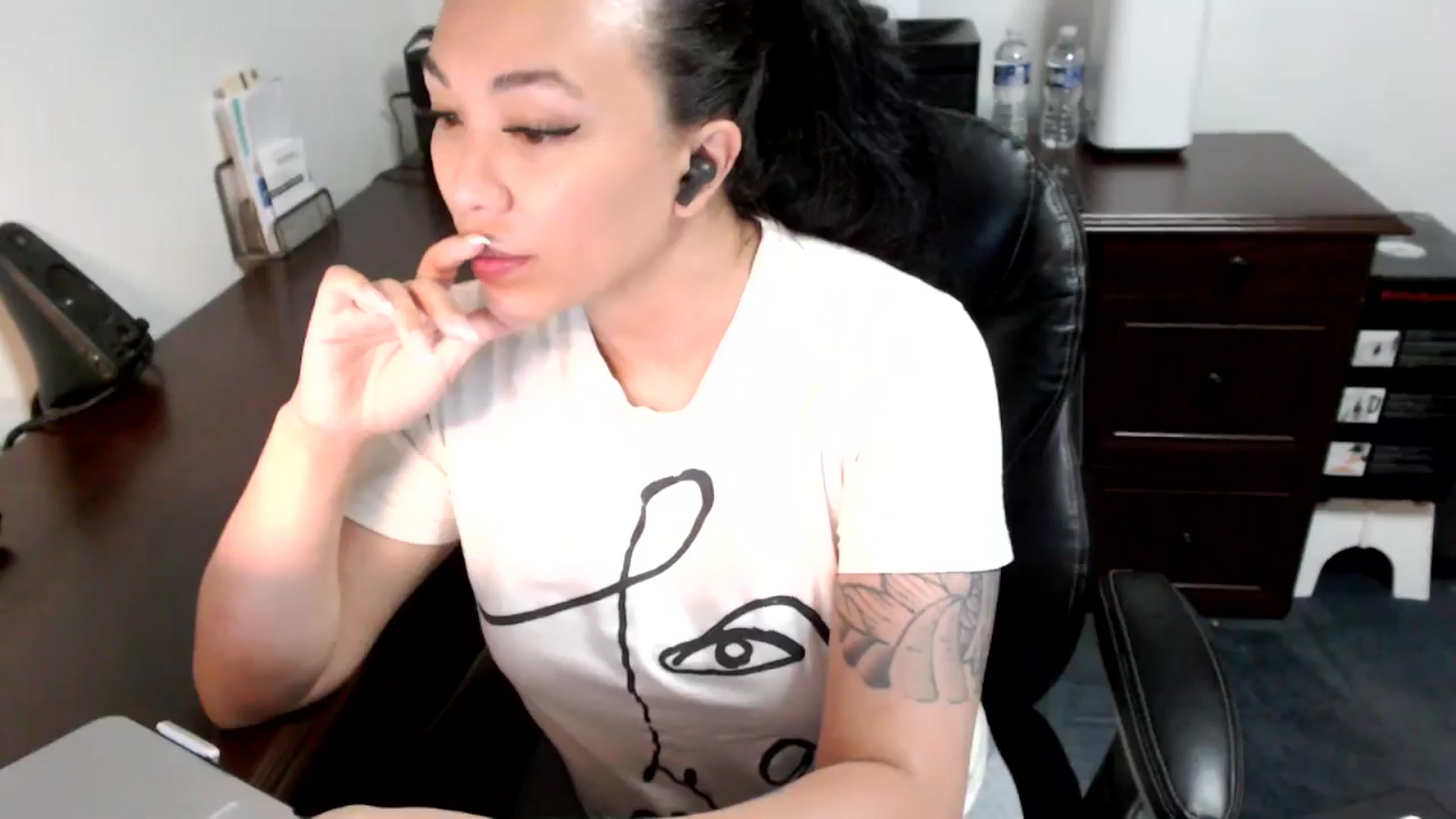 Gallery image thumbnail from MickaylaMoon's myfreecams stream on, 06/25/2024, 20:15 image 7 of 20