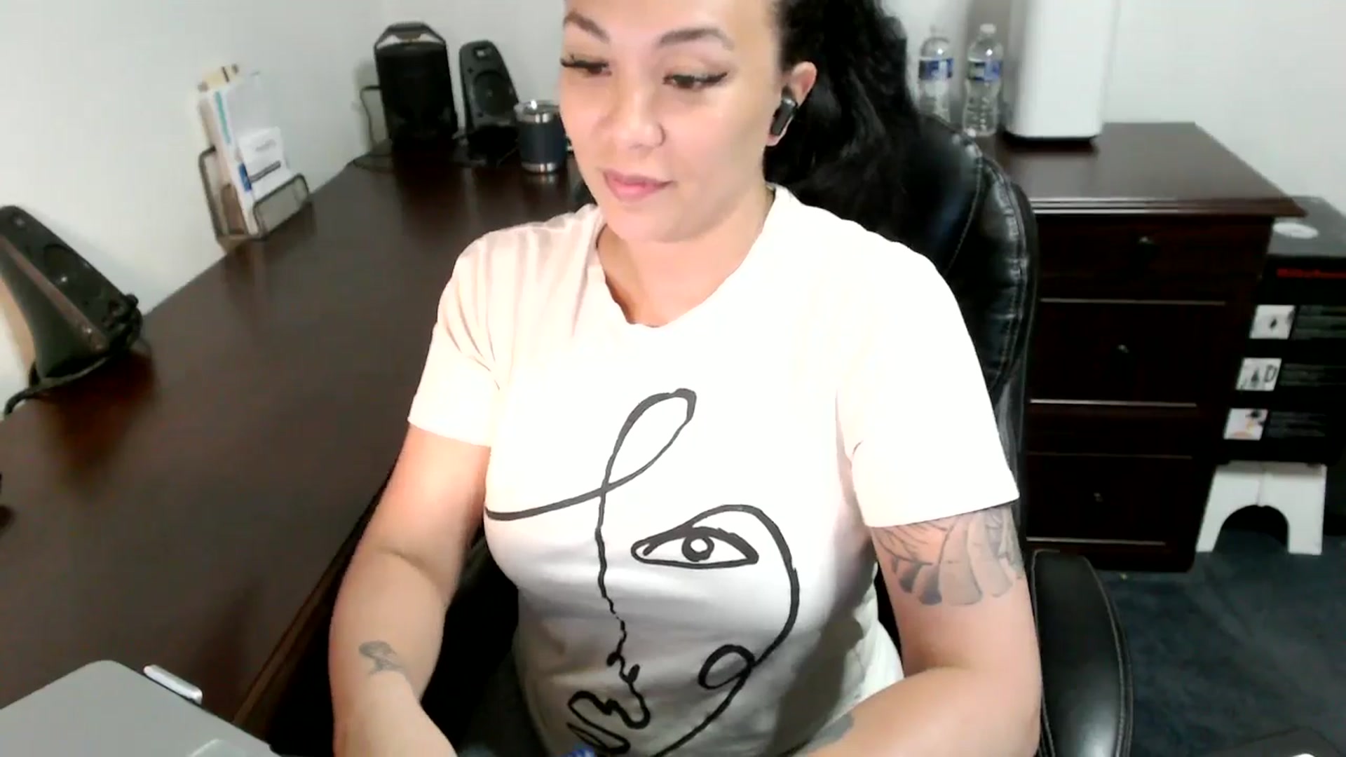 Gallery image thumbnail from MickaylaMoon's myfreecams stream on, 06/25/2024, 20:15 image 8 of 20