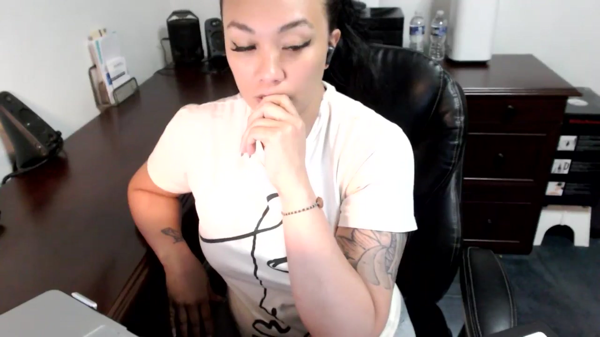 Gallery image thumbnail from MickaylaMoon's myfreecams stream on, 06/25/2024, 20:15 image 15 of 20