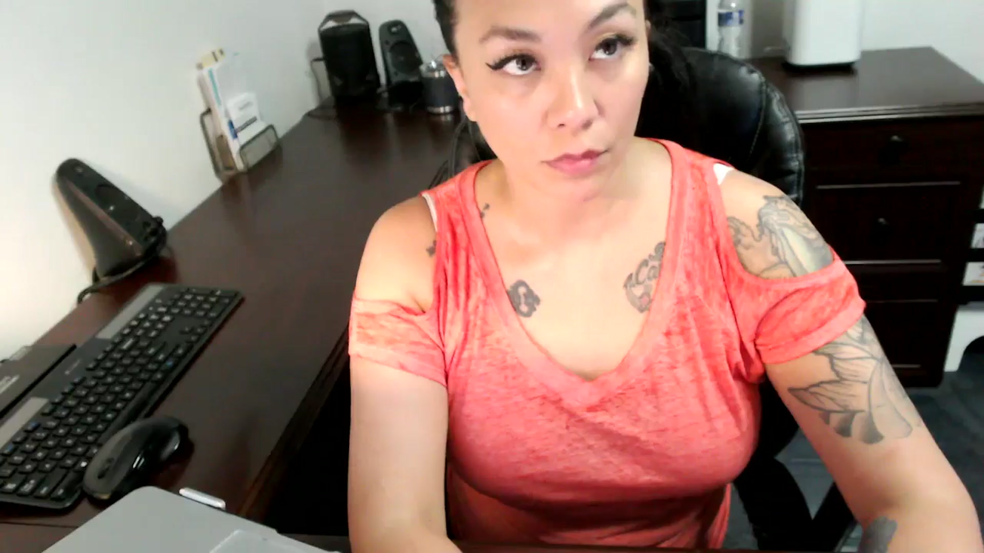 Gallery image thumbnail from MickaylaMoon's myfreecams stream on, 06/26/2024, 17:04 image 5 of 20