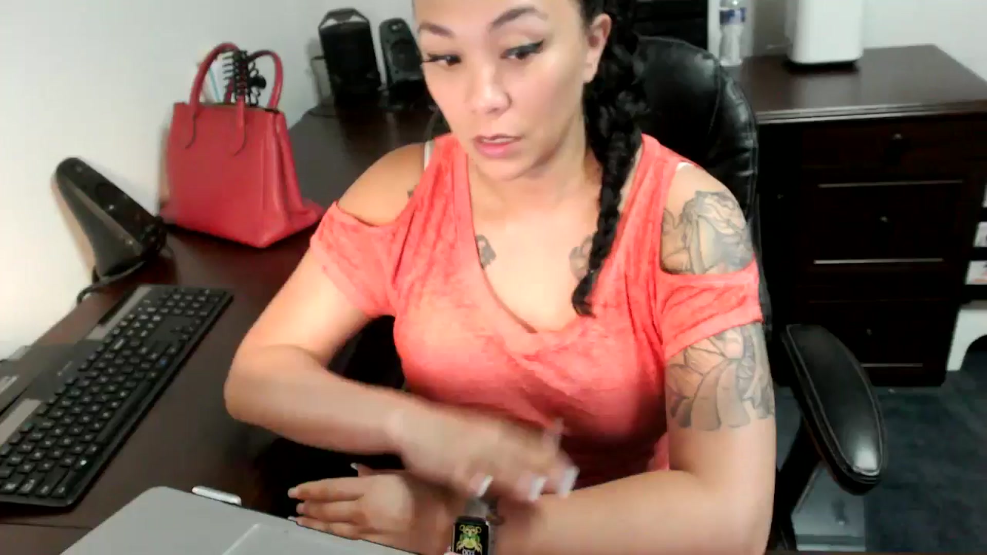 Gallery image thumbnail from MickaylaMoon's myfreecams stream on, 06/26/2024, 17:04 image 20 of 20
