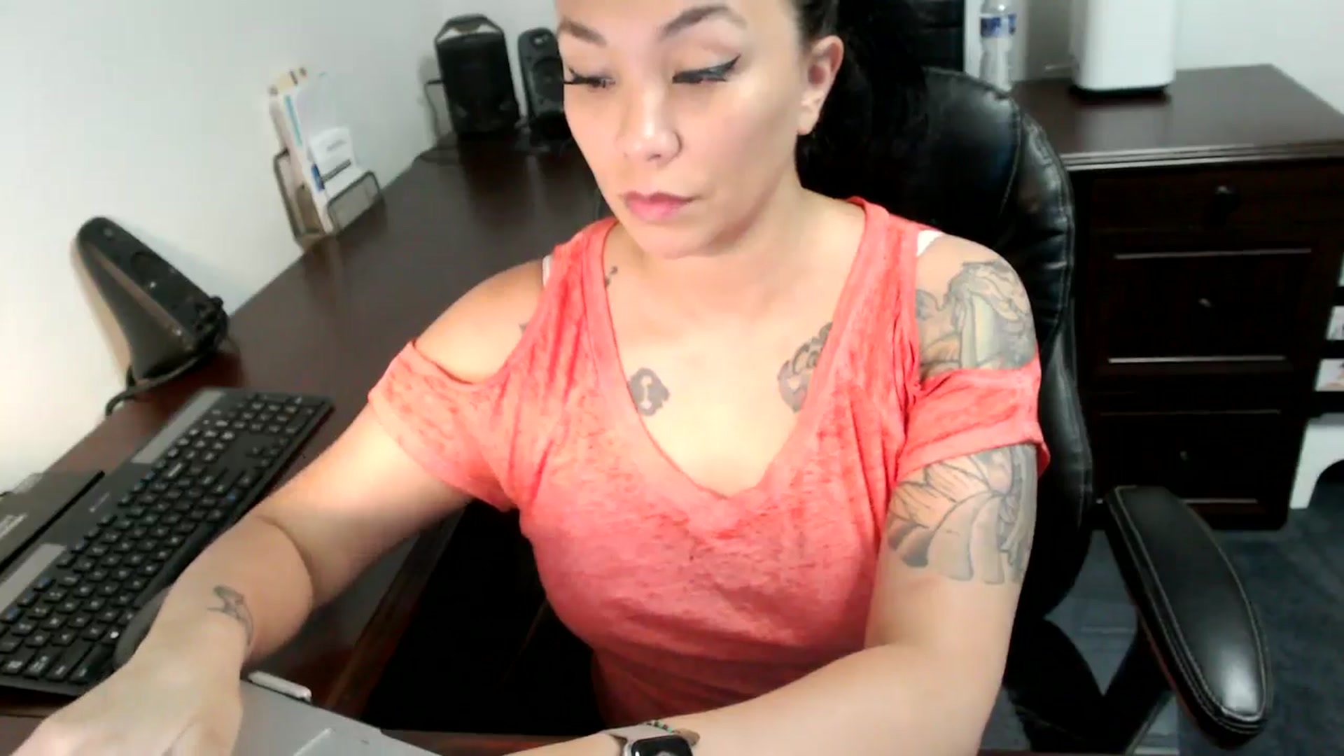 Gallery image thumbnail from MickaylaMoon's myfreecams stream on, 06/26/2024, 17:04 image 4 of 20