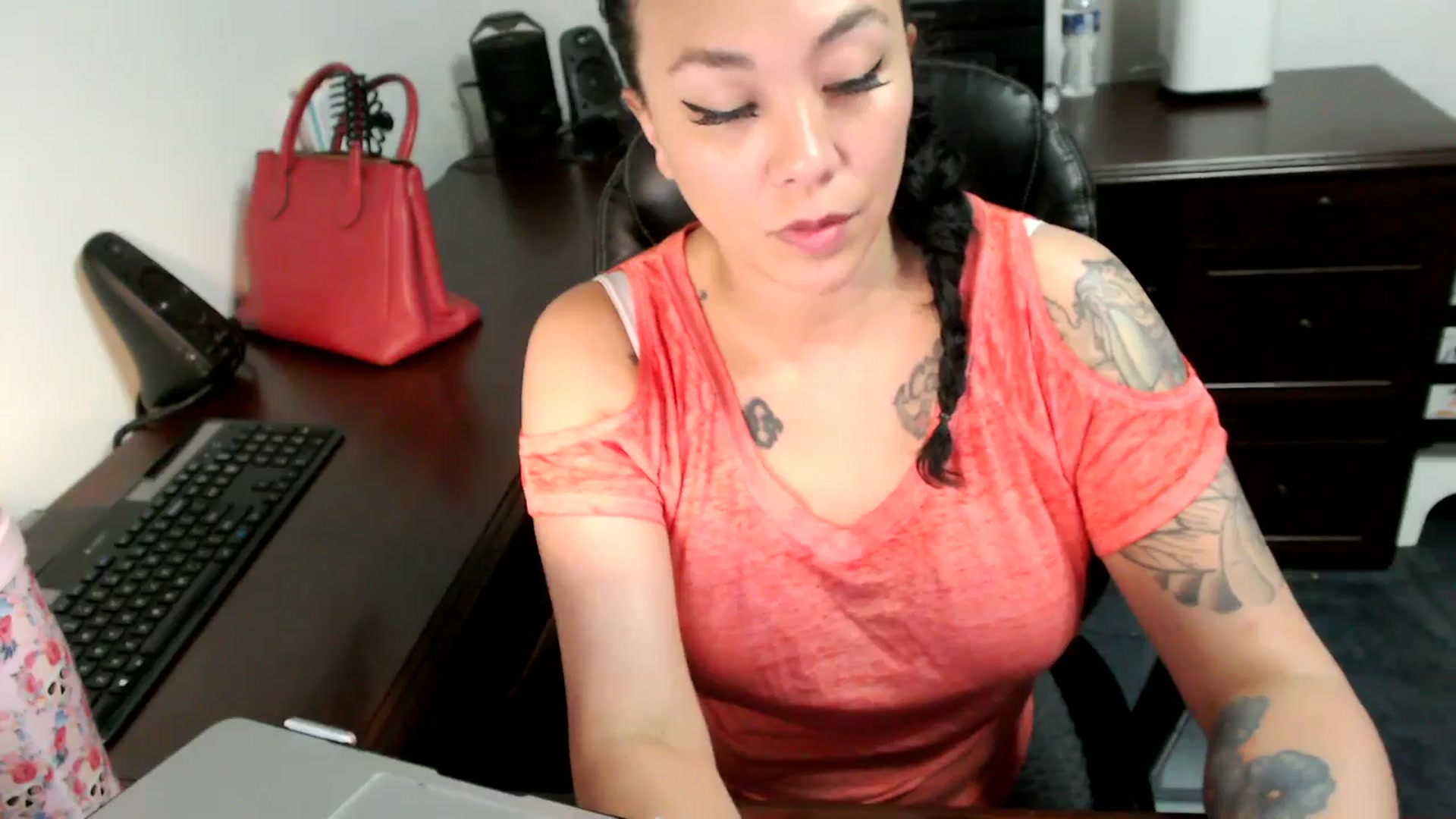 Gallery image thumbnail from MickaylaMoon's myfreecams stream on, 06/26/2024, 18:00 image 3 of 20