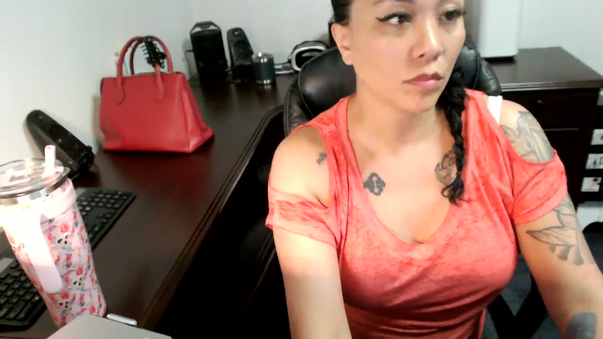 Gallery image thumbnail from MickaylaMoon's myfreecams stream on, 06/26/2024, 18:28 image 2 of 20