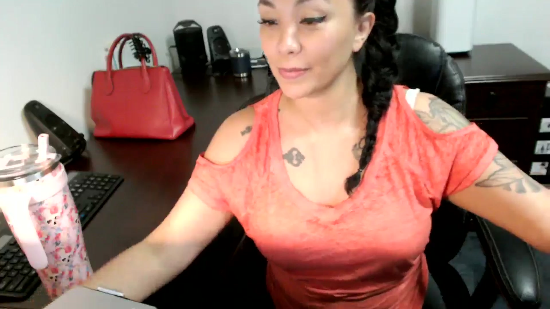 Gallery image thumbnail from MickaylaMoon's myfreecams stream on, 06/26/2024, 18:28 image 3 of 20