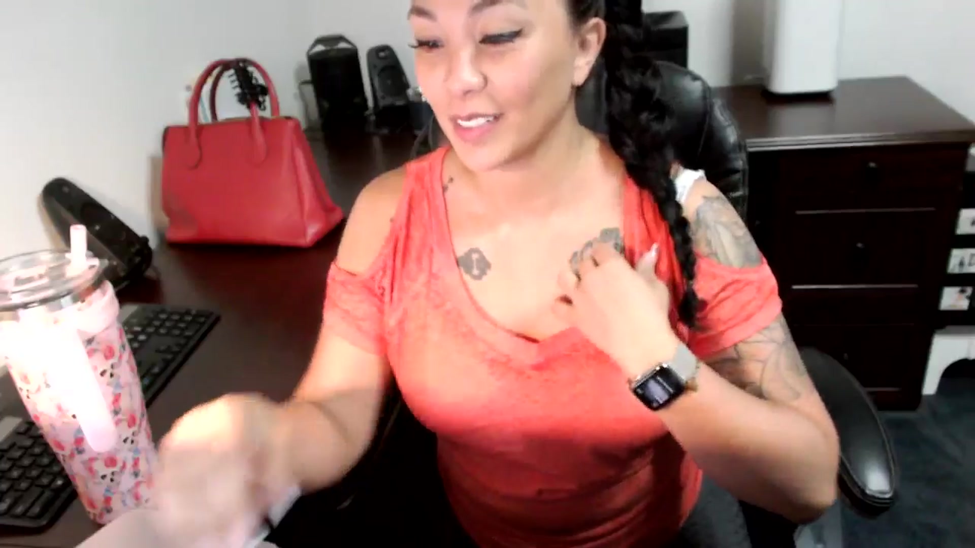 Gallery image thumbnail from MickaylaMoon's myfreecams stream on, 06/26/2024, 18:28 image 9 of 20
