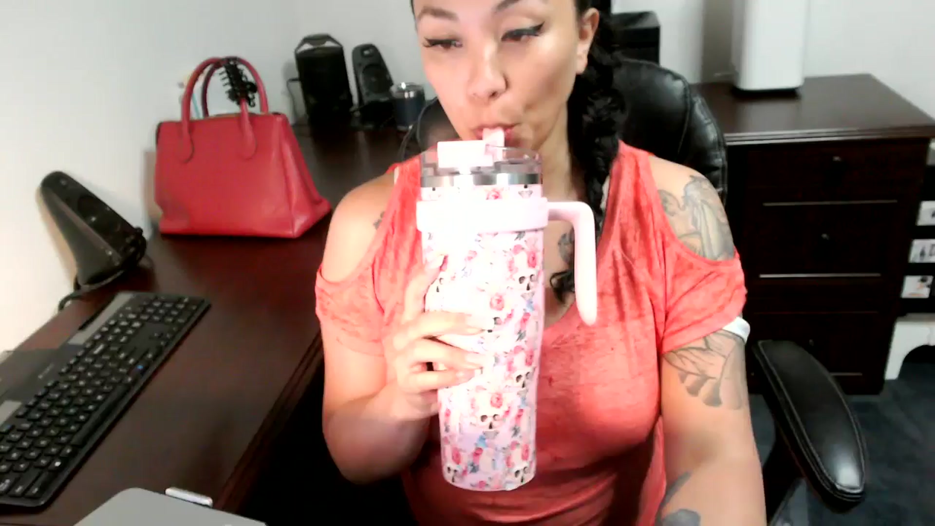 Gallery image thumbnail from MickaylaMoon's myfreecams stream on, 06/26/2024, 19:27 image 1 of 20