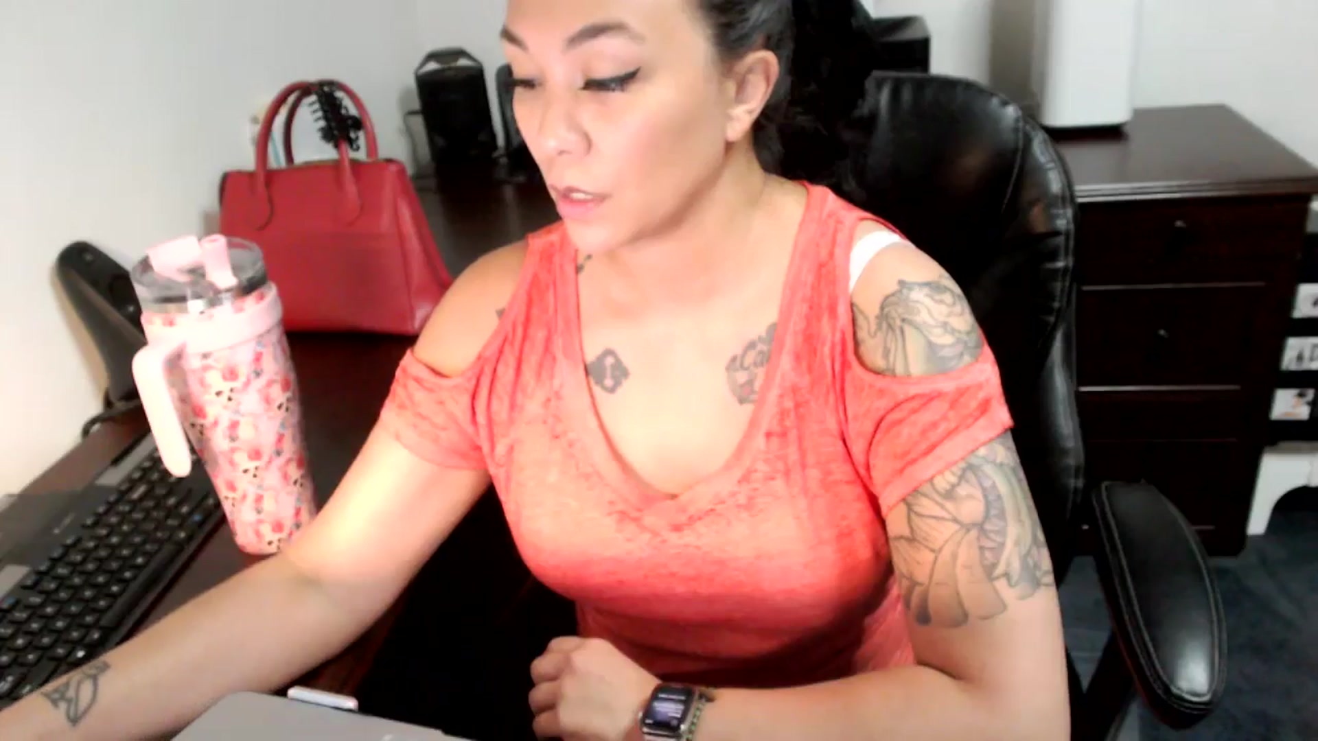 Gallery image thumbnail from MickaylaMoon's myfreecams stream on, 06/26/2024, 19:27 image 13 of 20