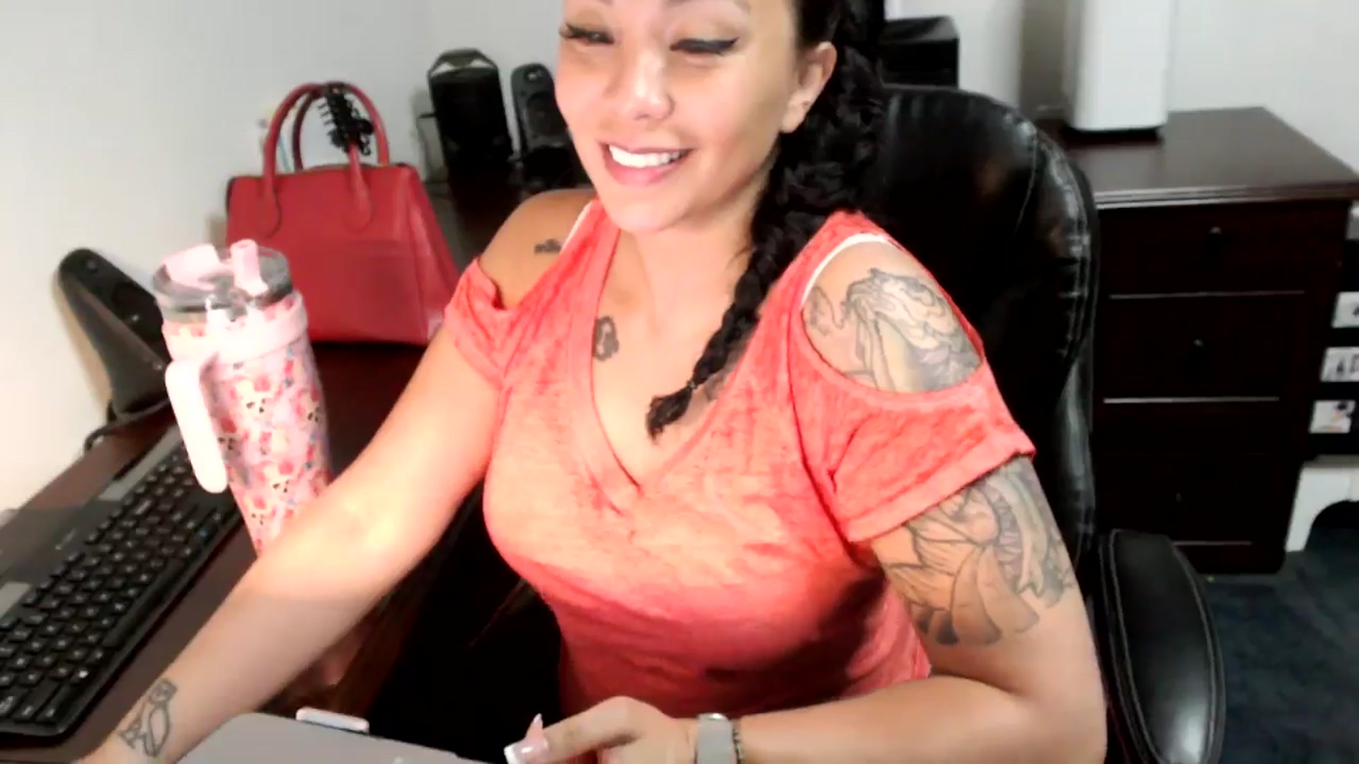 Gallery image thumbnail from MickaylaMoon's myfreecams stream on, 06/26/2024, 19:27 image 5 of 20