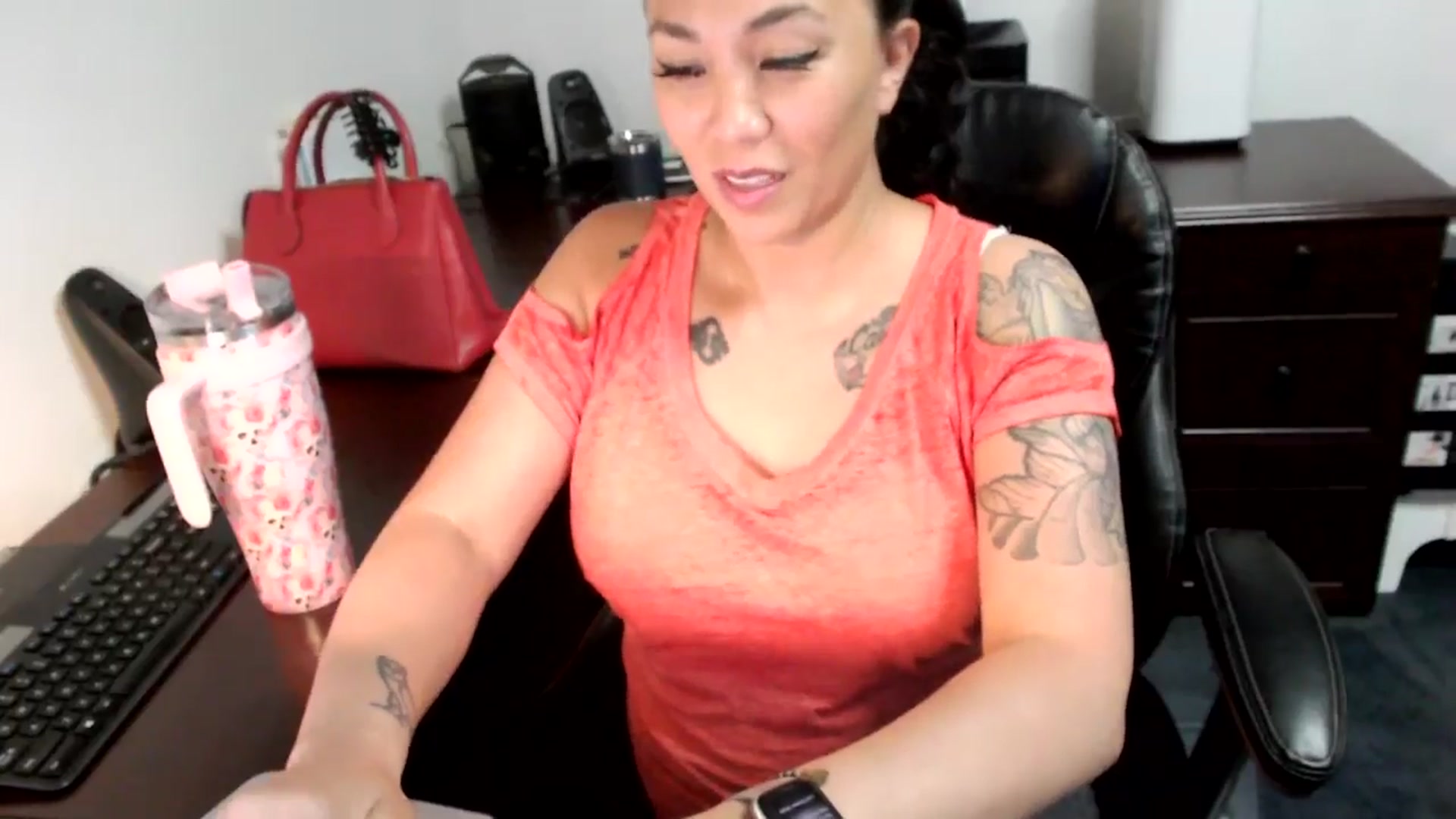 Gallery image thumbnail from MickaylaMoon's myfreecams stream on, 06/26/2024, 19:27 image 15 of 20