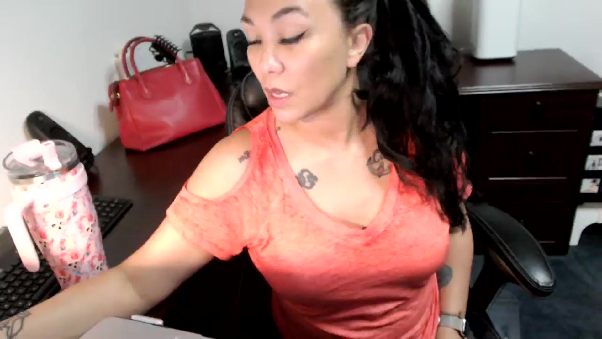 Gallery image thumbnail from MickaylaMoon's myfreecams stream on, 06/26/2024, 20:38 image 2 of 20