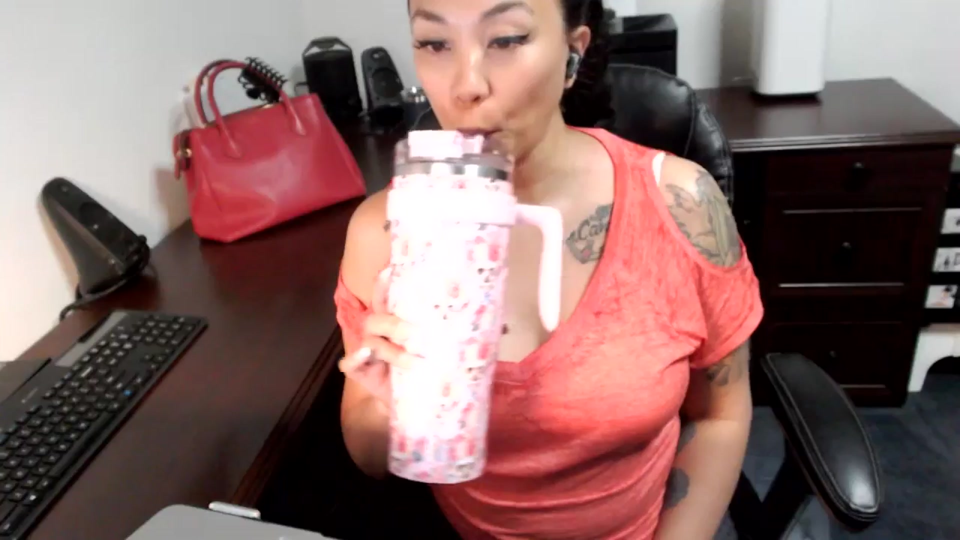 Gallery image thumbnail from MickaylaMoon's myfreecams stream on, 06/26/2024, 20:38 image 8 of 20