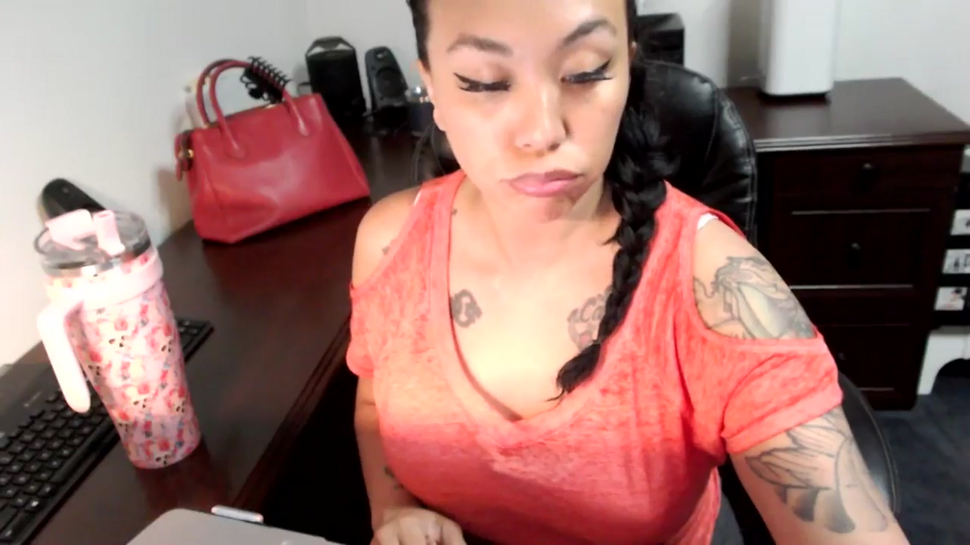 Gallery image thumbnail from MickaylaMoon's myfreecams stream on, 06/26/2024, 20:38 image 3 of 20