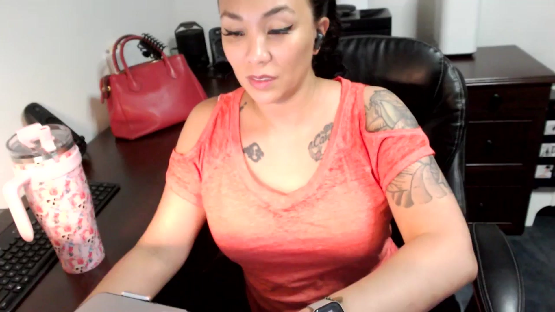 Gallery image thumbnail from MickaylaMoon's myfreecams stream on, 06/26/2024, 20:38 image 15 of 20