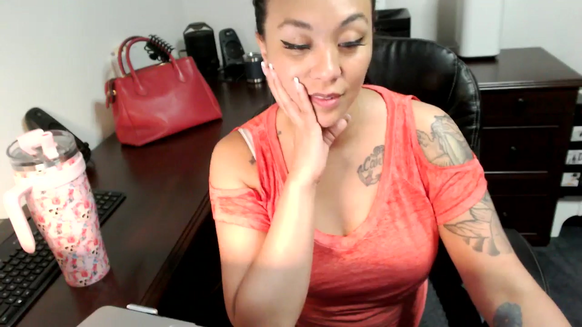 Gallery image thumbnail from MickaylaMoon's myfreecams stream on, 06/26/2024, 20:38 image 16 of 20
