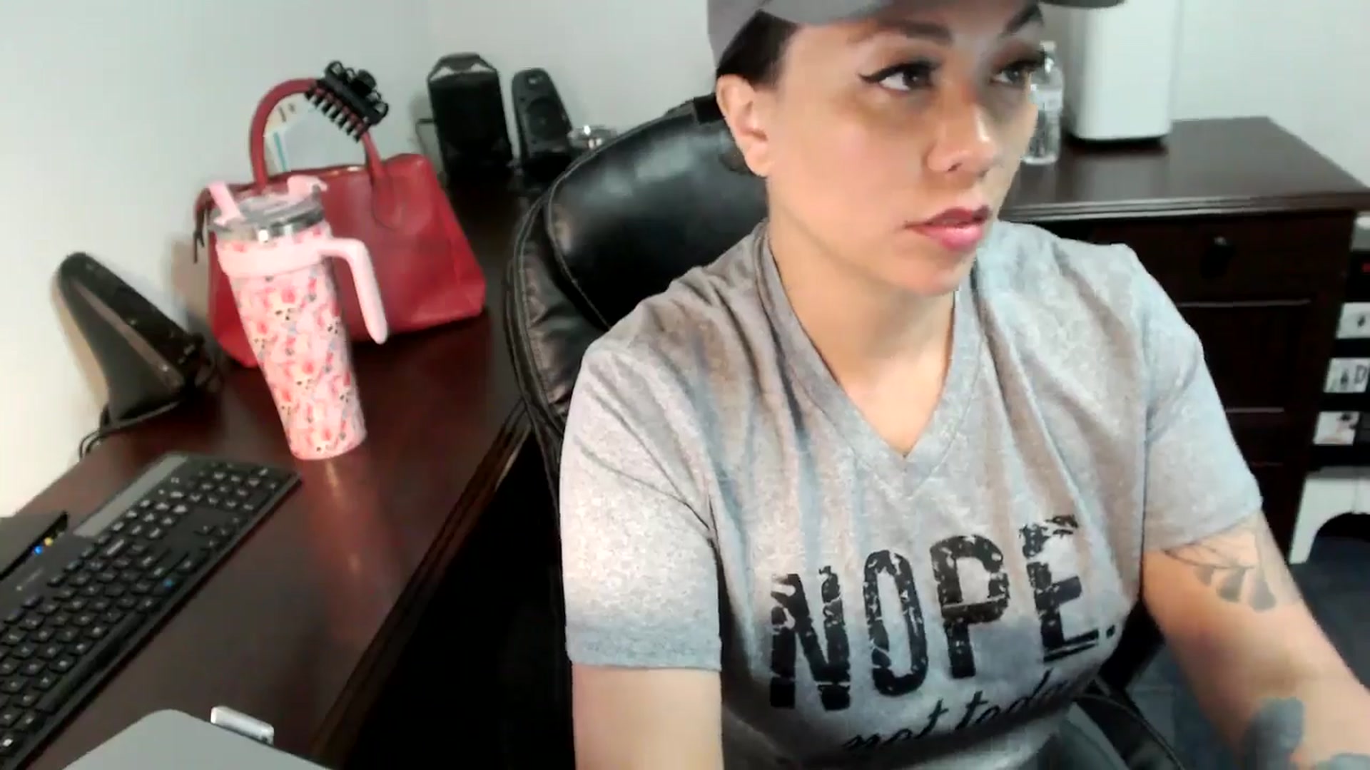 Gallery image thumbnail from MickaylaMoon's myfreecams stream on, 06/27/2024, 15:05 image 9 of 20
